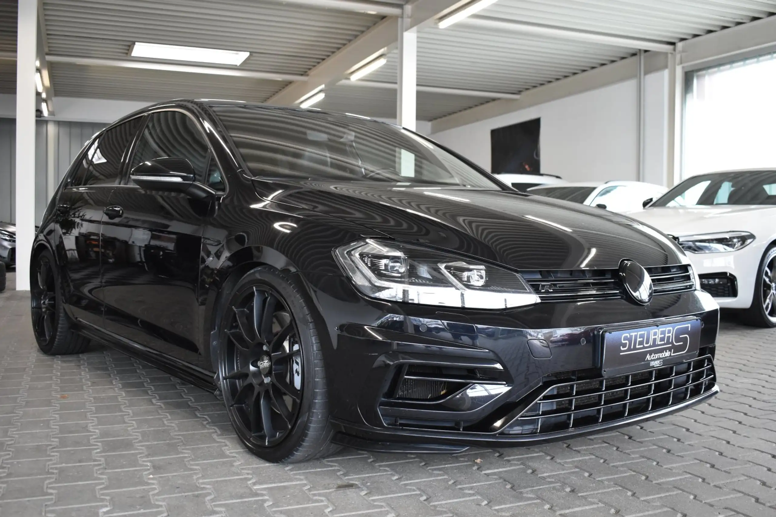 Volkswagen - Golf