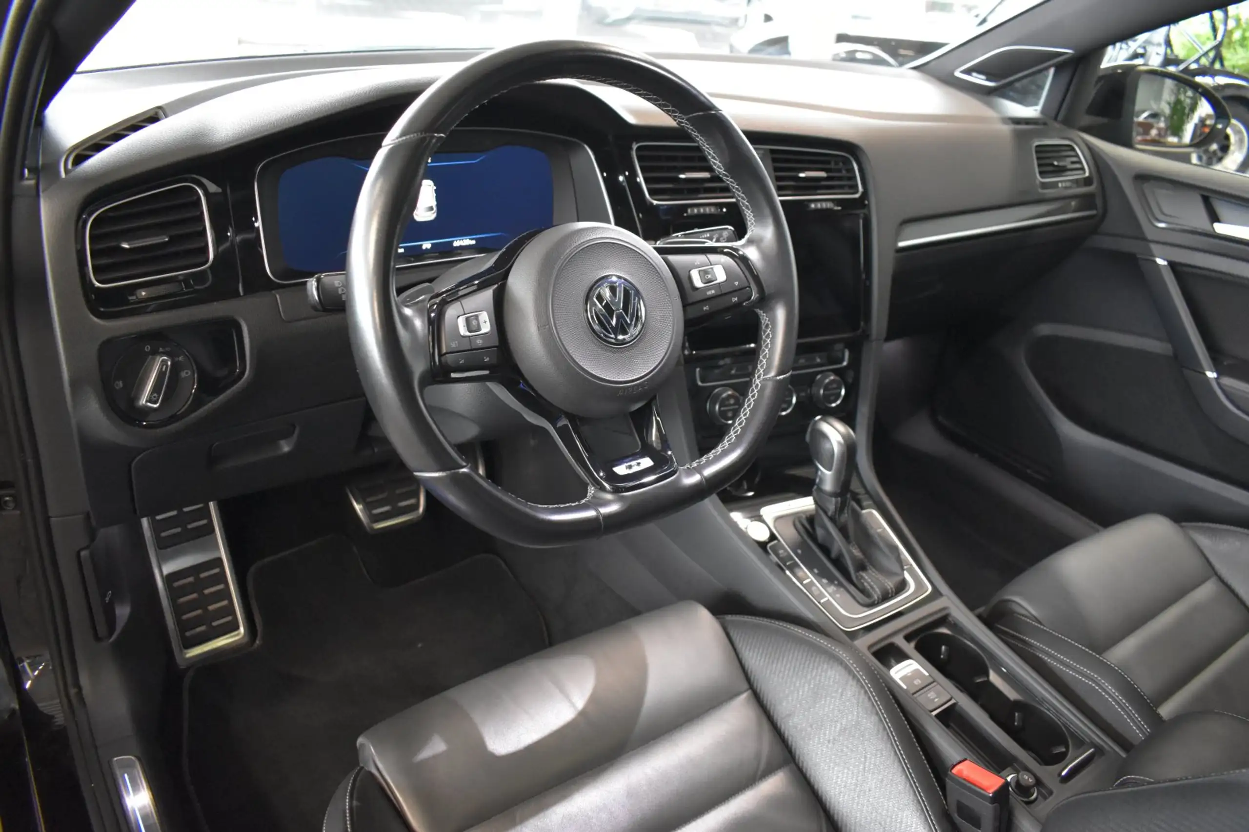 Volkswagen - Golf