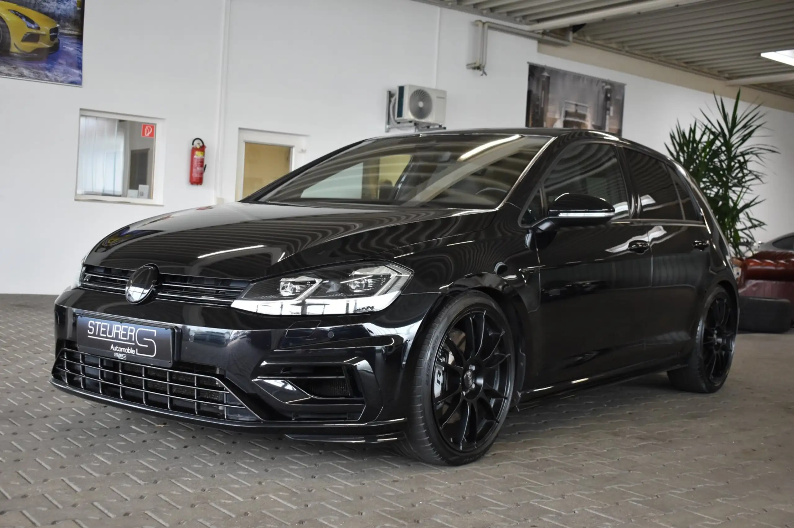 Volkswagen - Golf