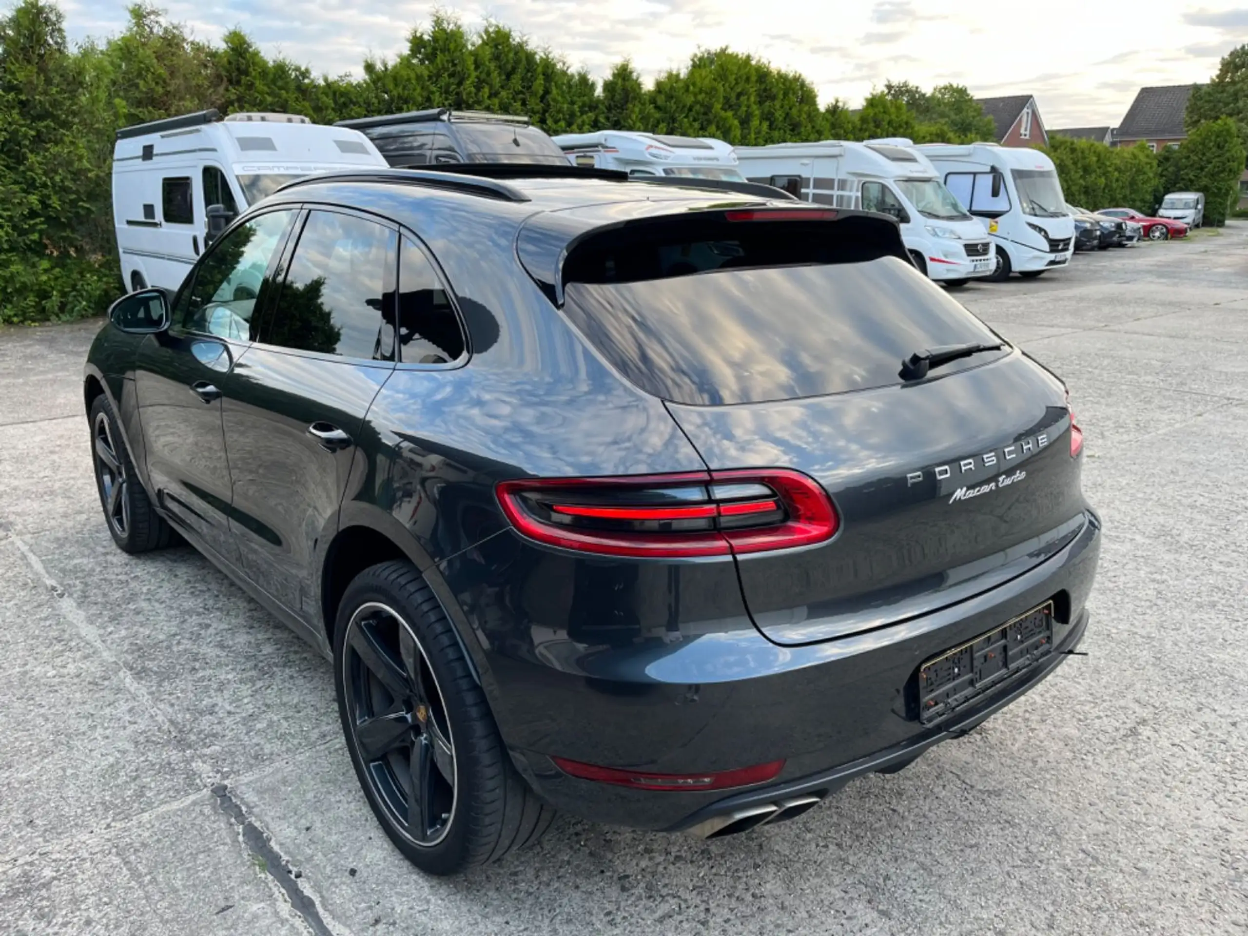 Porsche - Macan