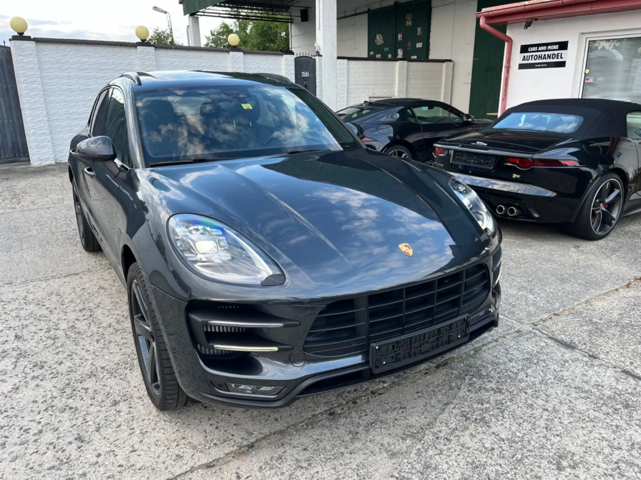 Porsche - Macan