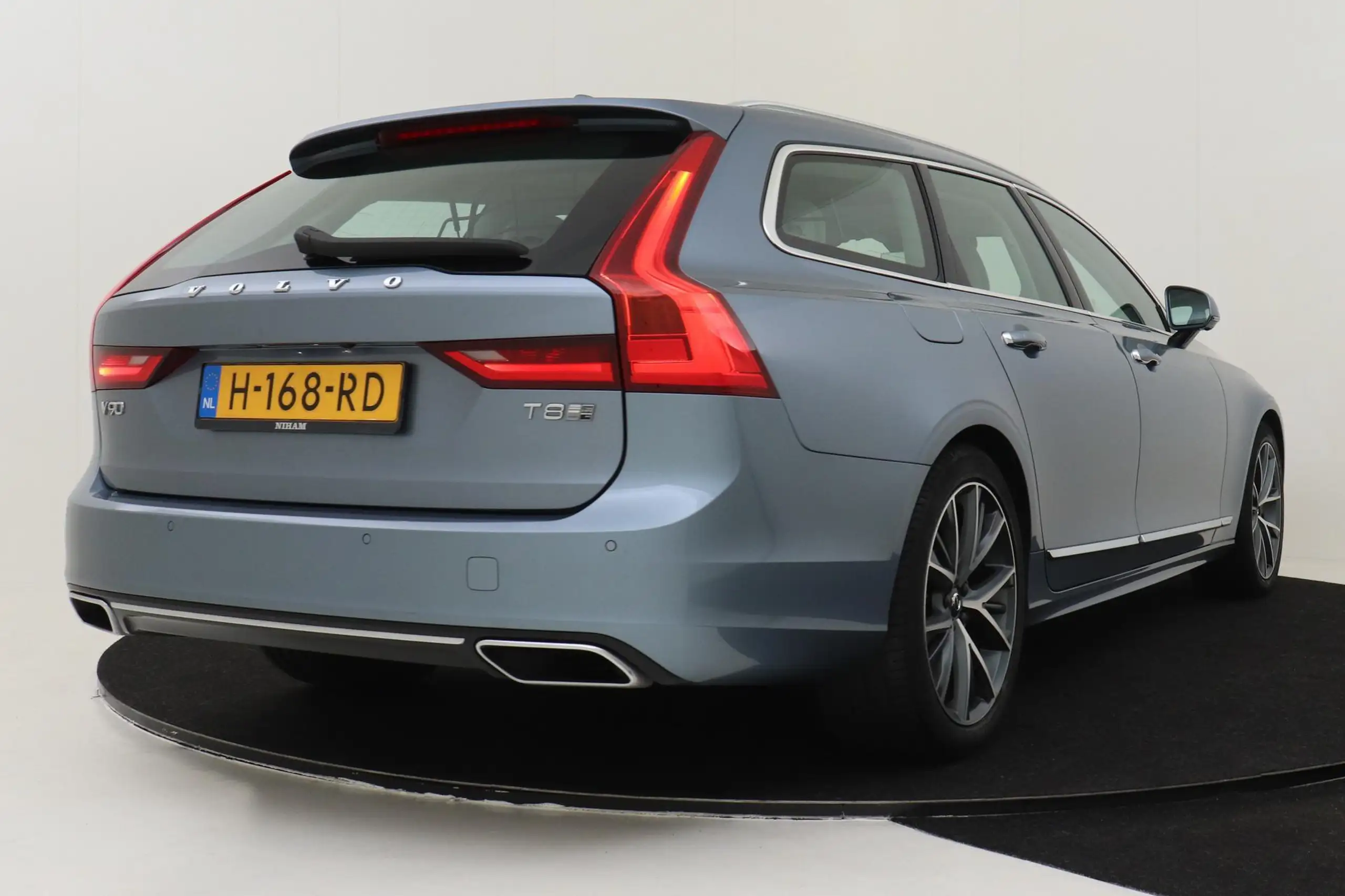 Volvo - V90