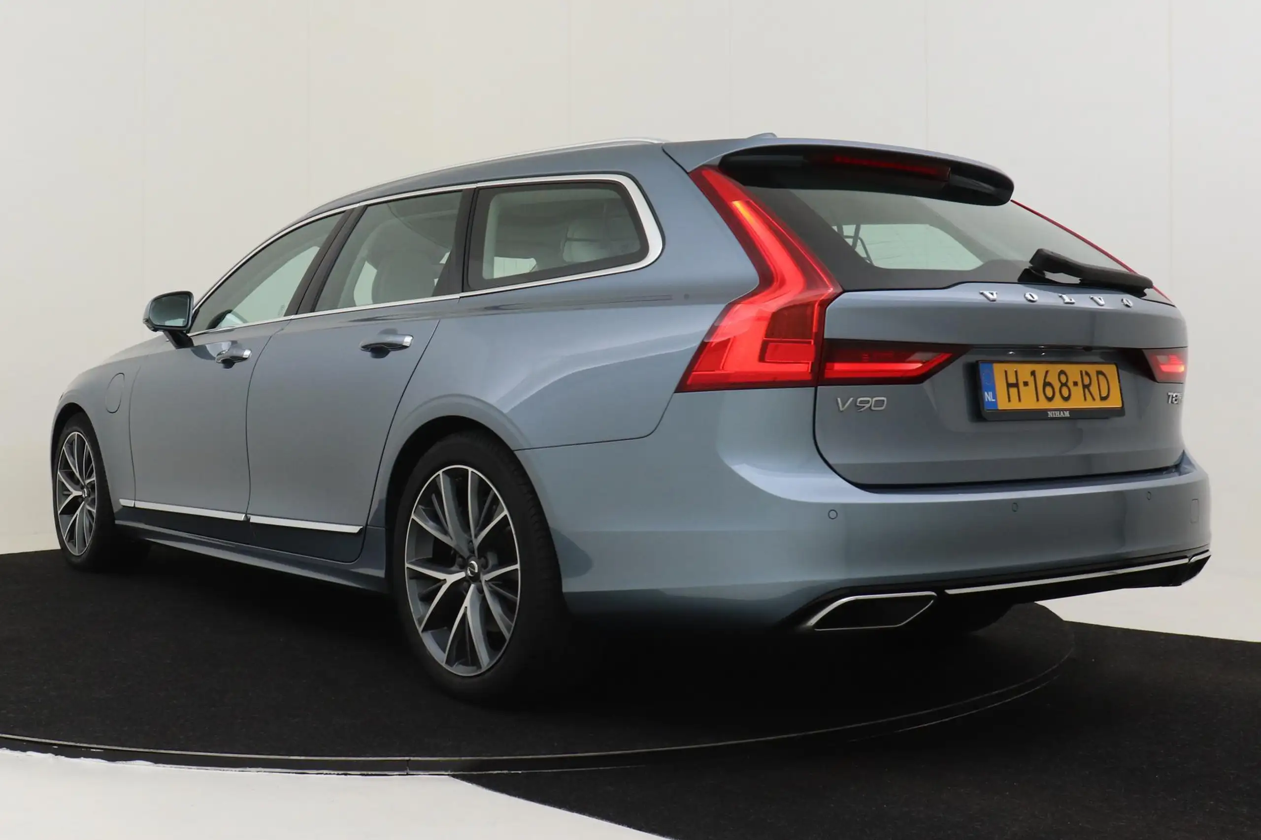 Volvo - V90