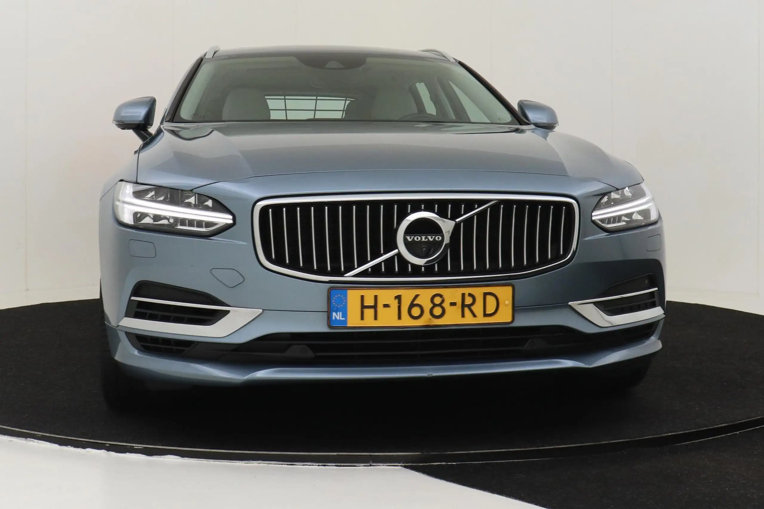 Volvo - V90