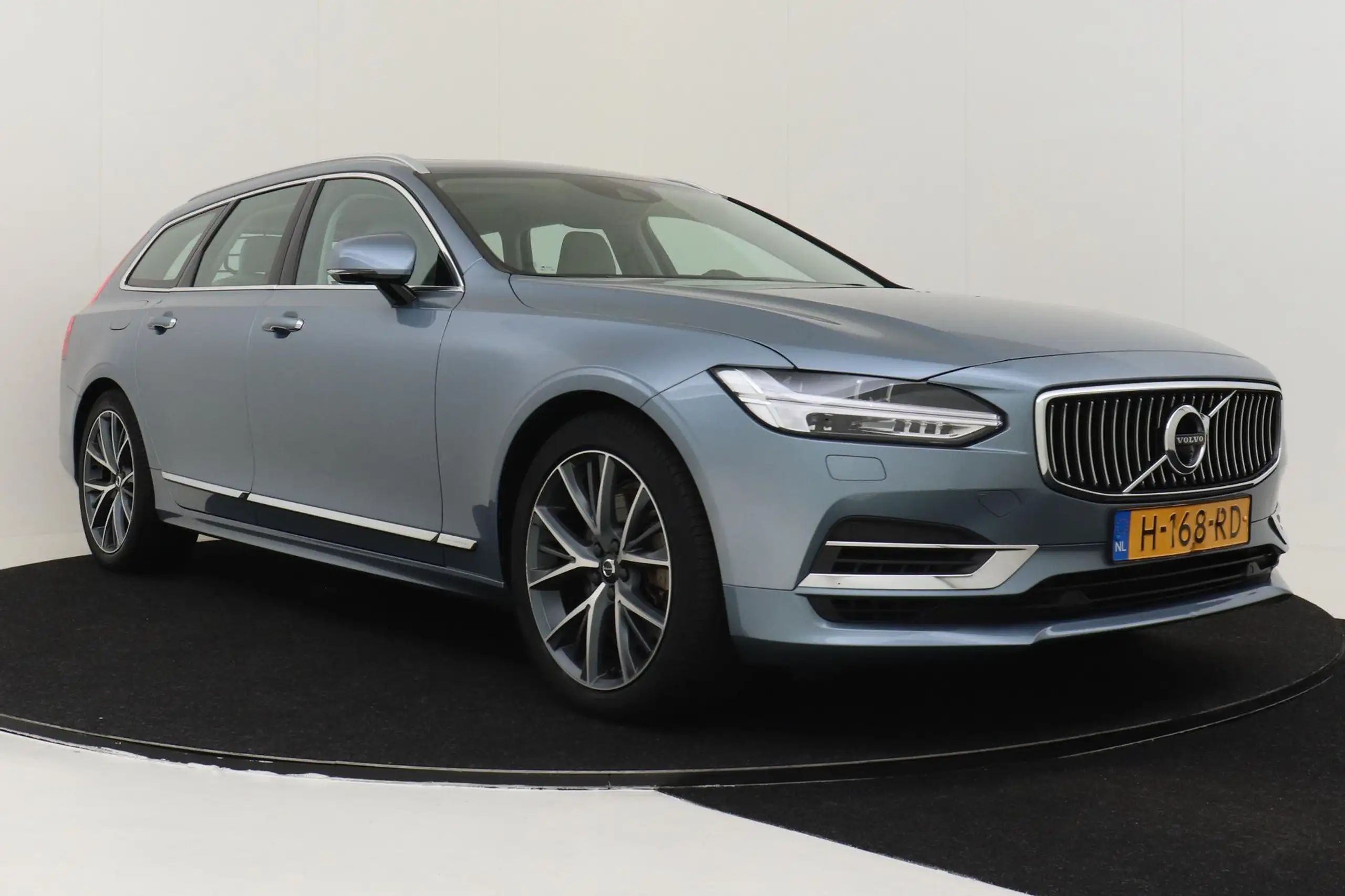 Volvo - V90