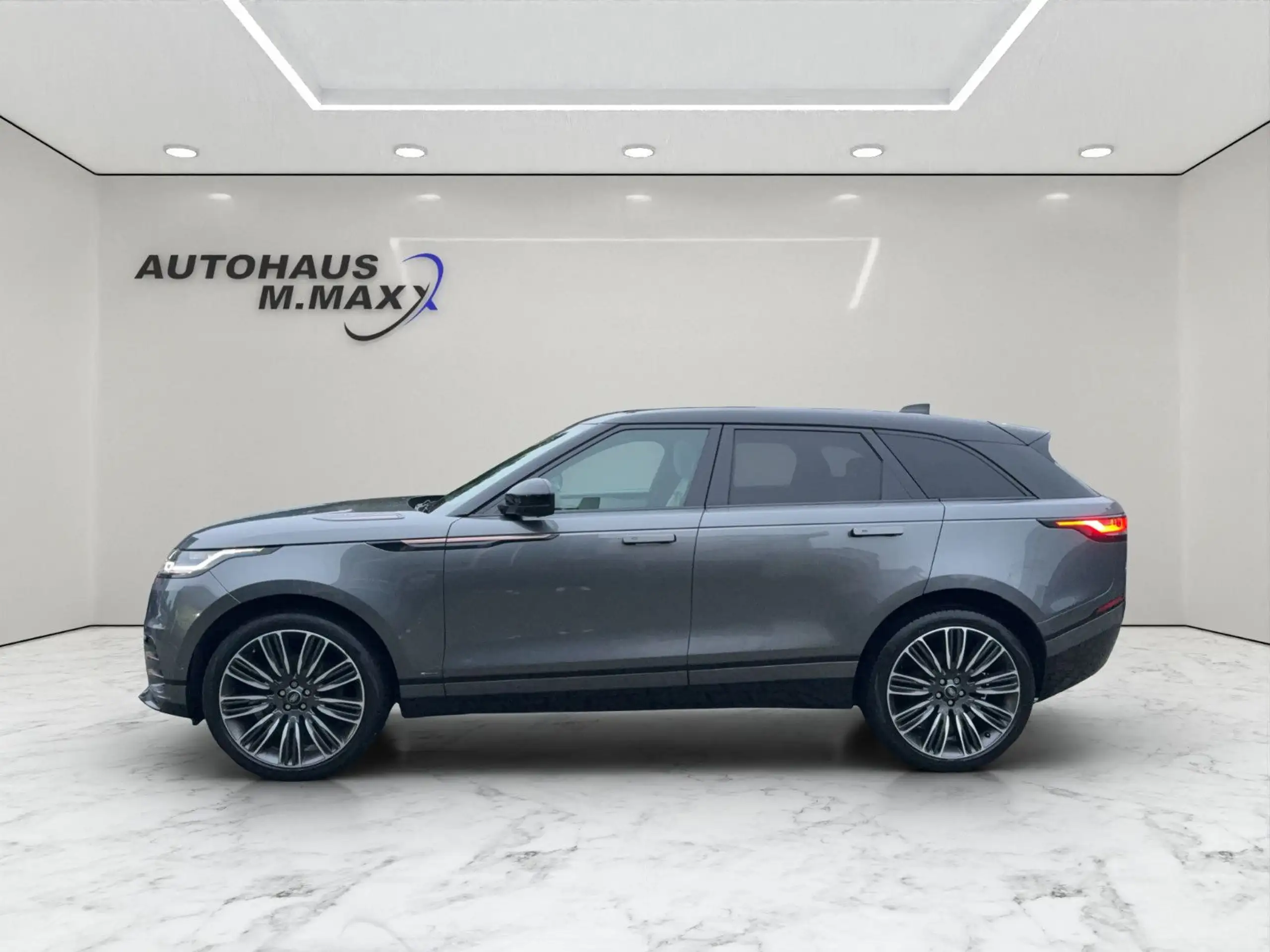 Land Rover - Range Rover Velar