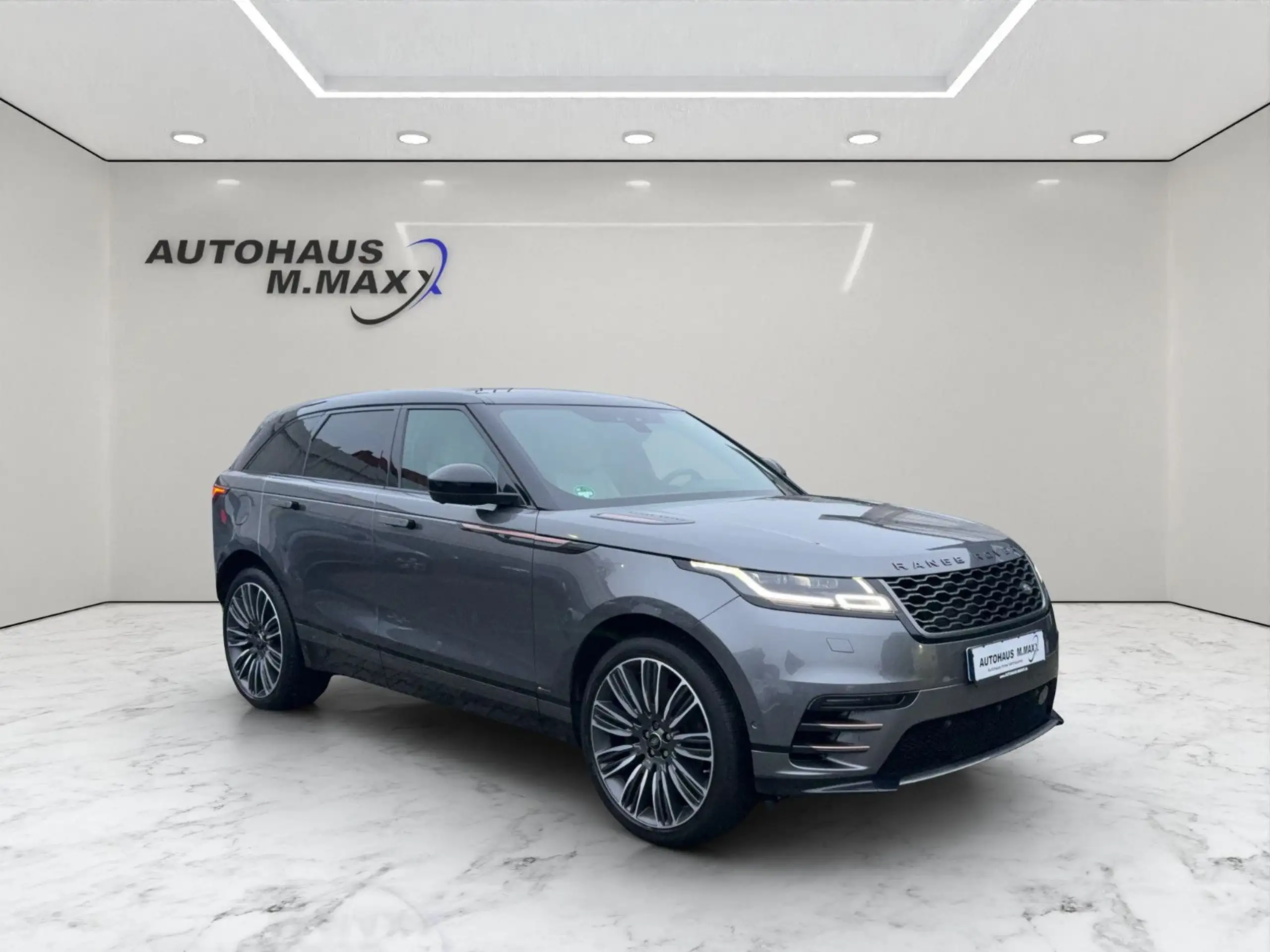 Land Rover - Range Rover Velar