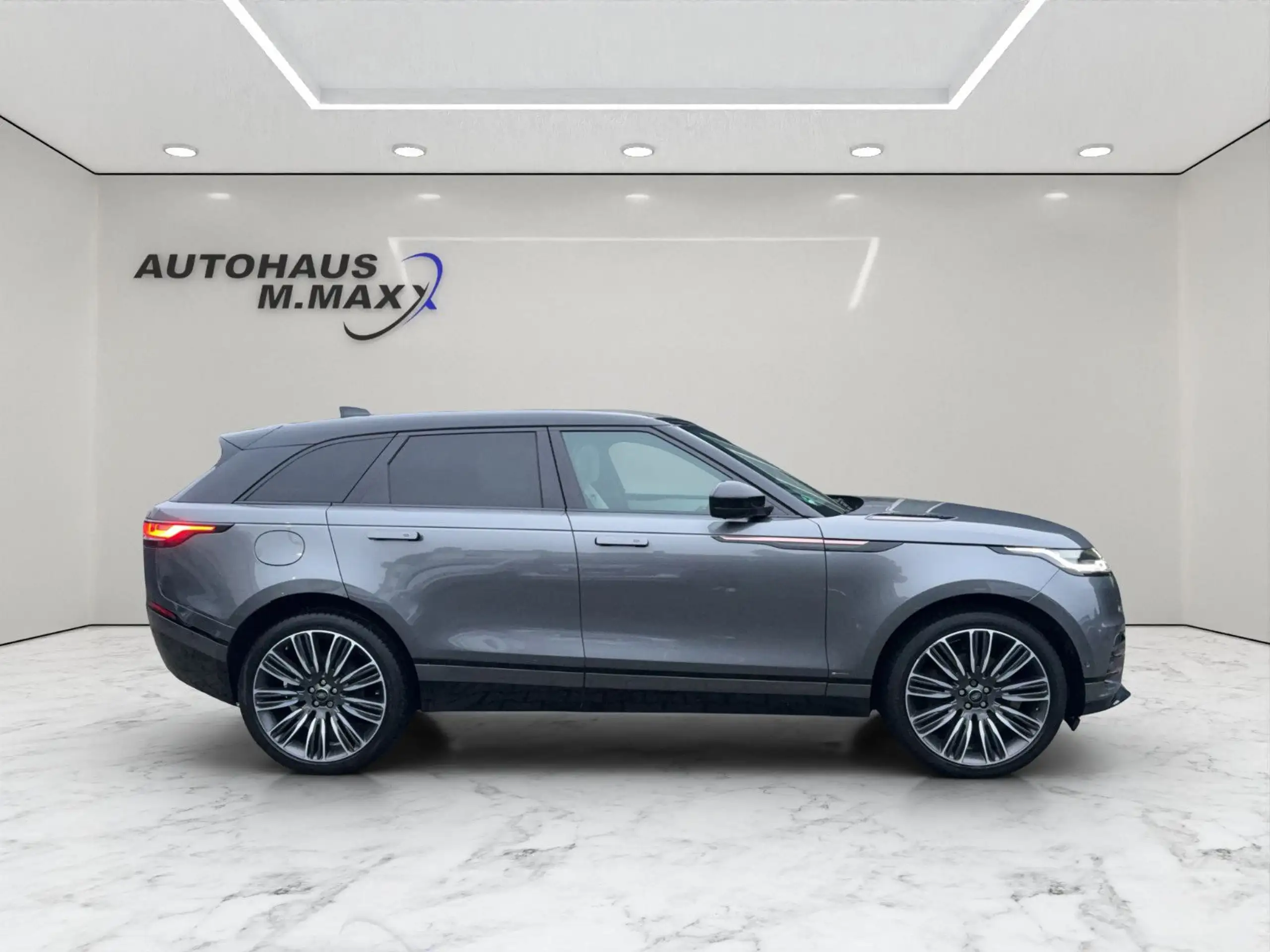 Land Rover - Range Rover Velar