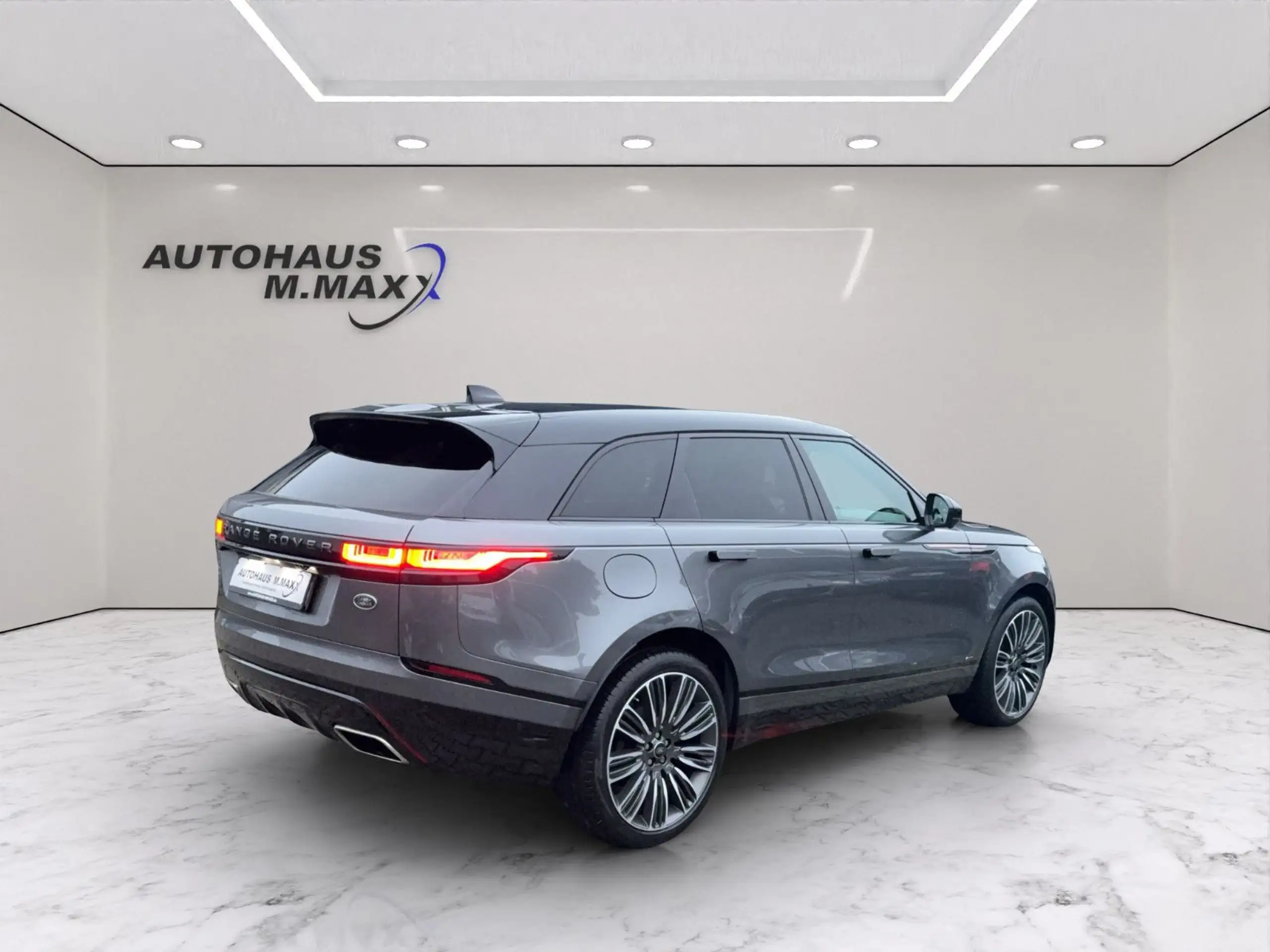 Land Rover - Range Rover Velar