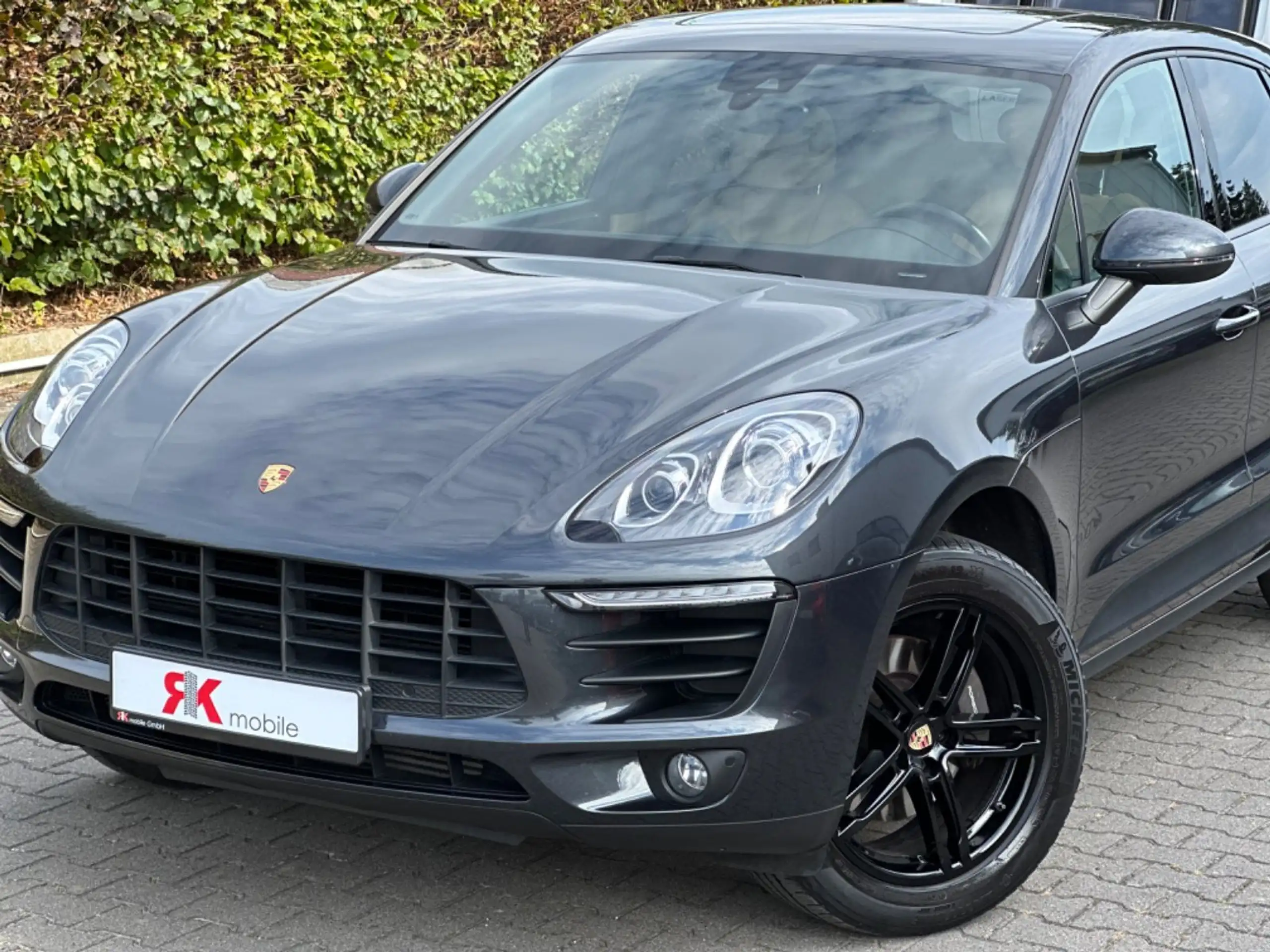 Porsche - Macan