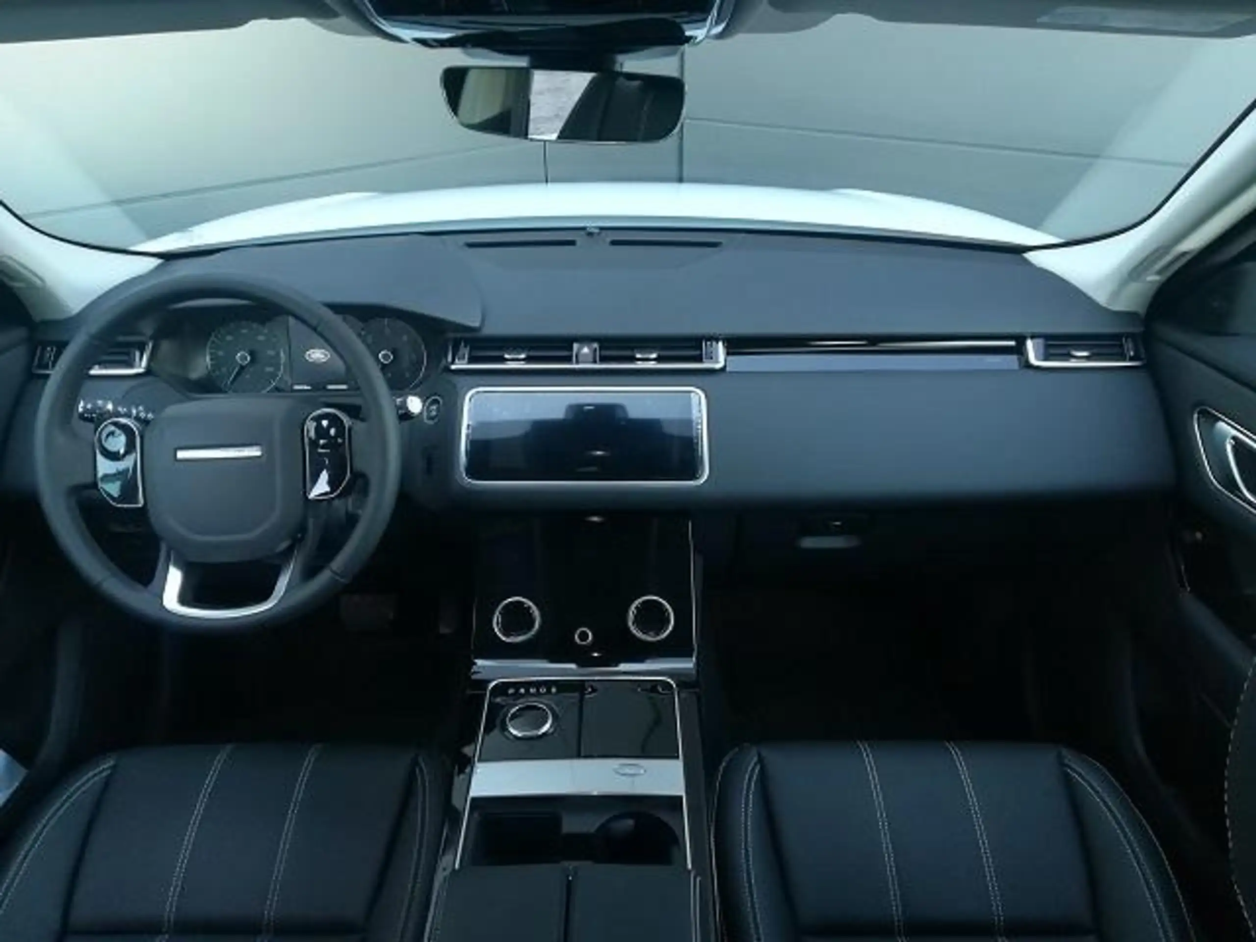 Land Rover - Range Rover Velar