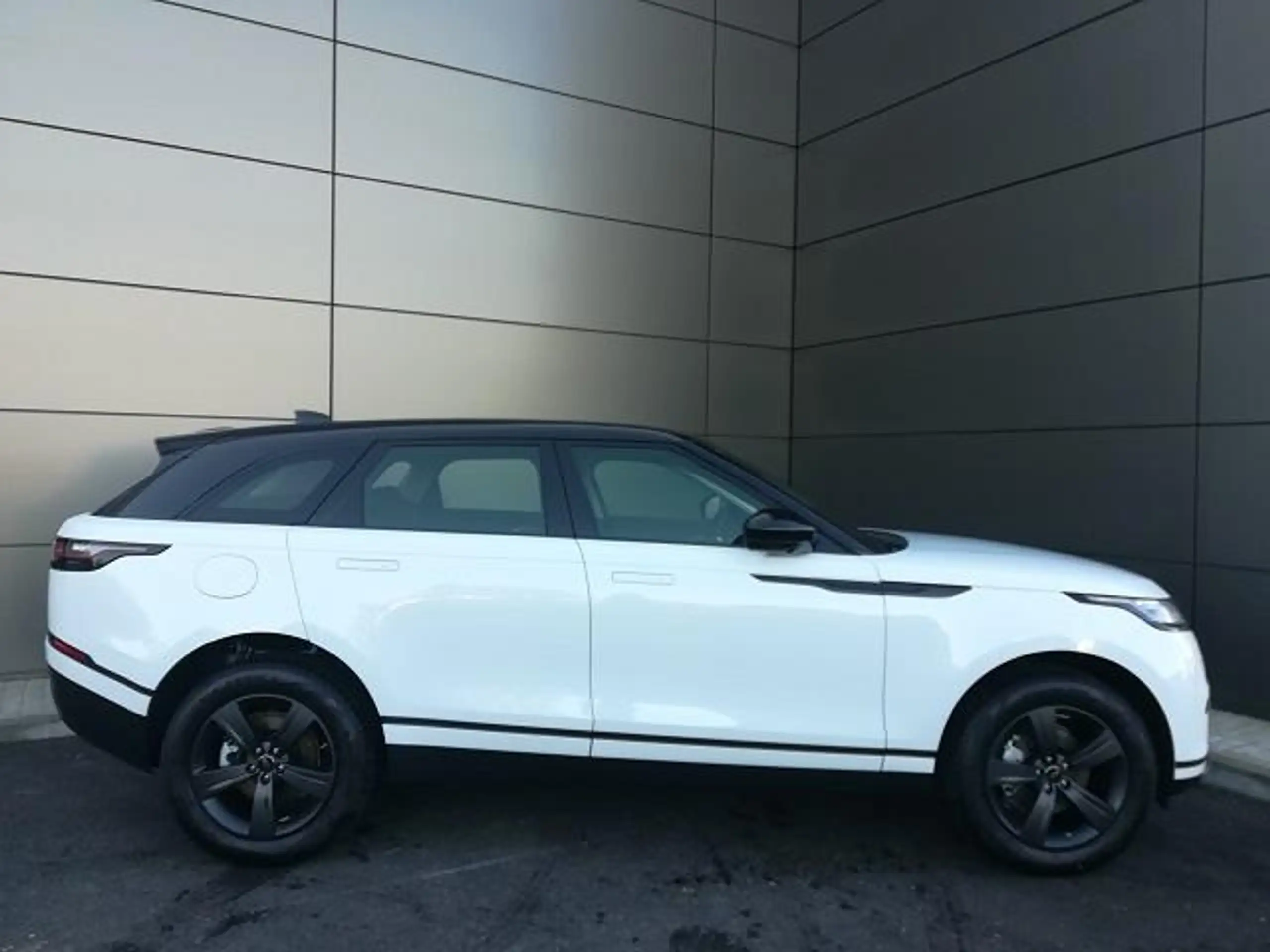 Land Rover - Range Rover Velar