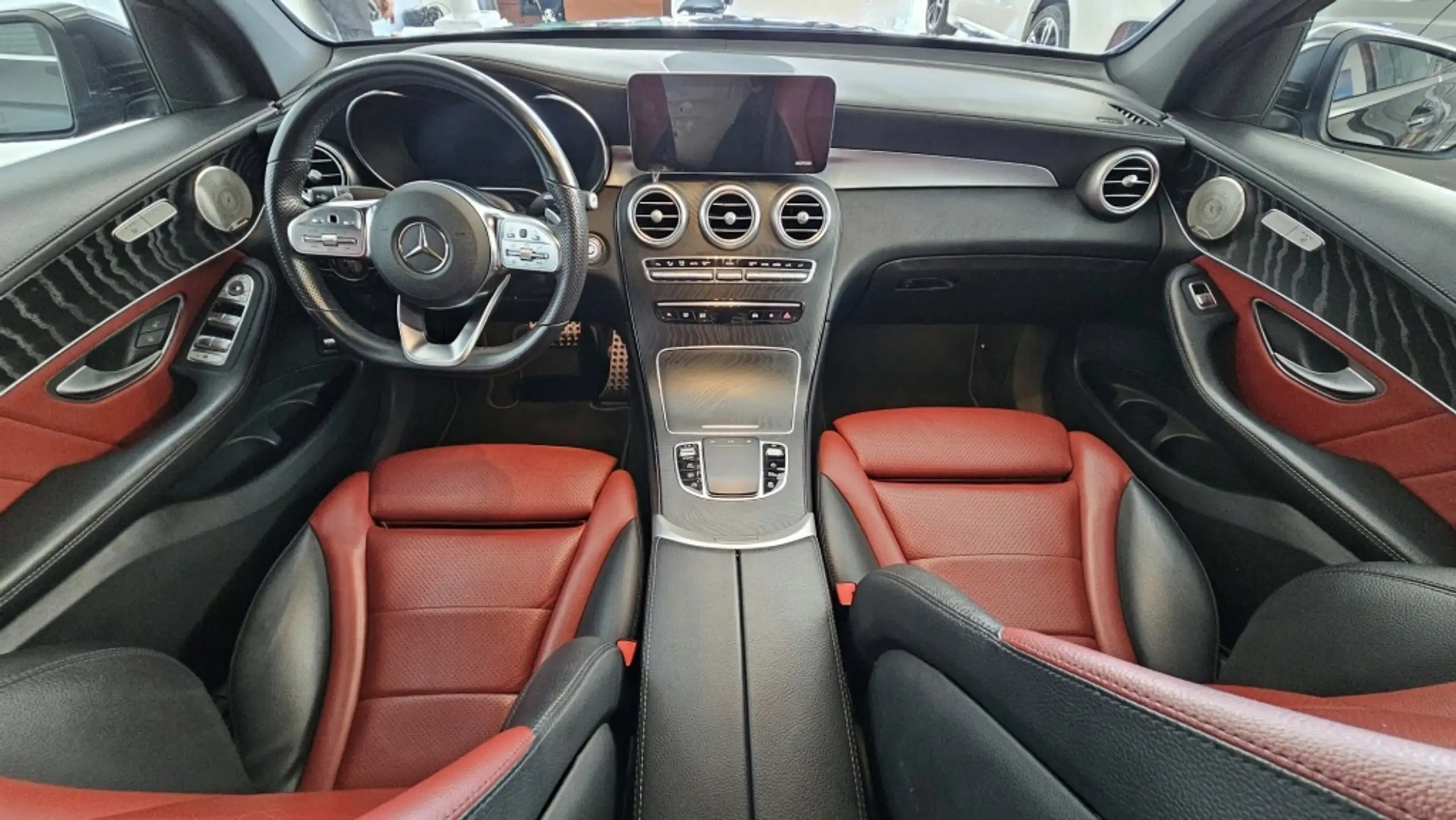 Mercedes-Benz - GLC 220