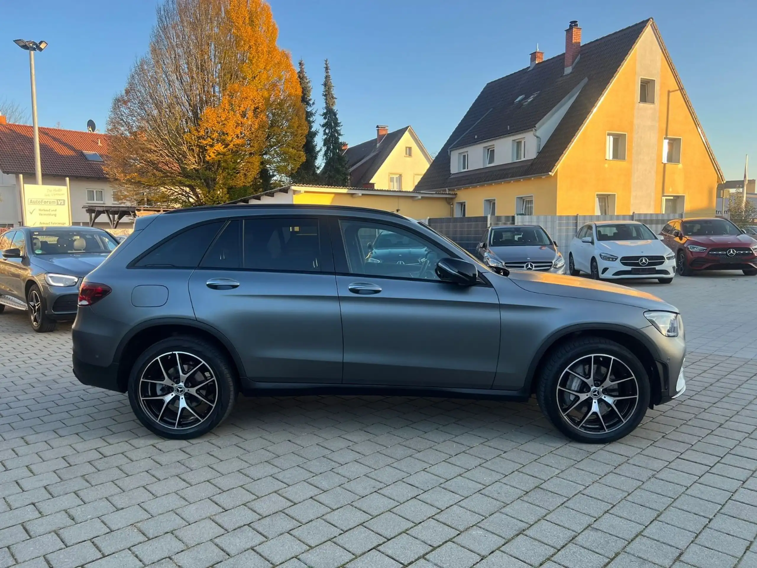 Mercedes-Benz - GLC 300