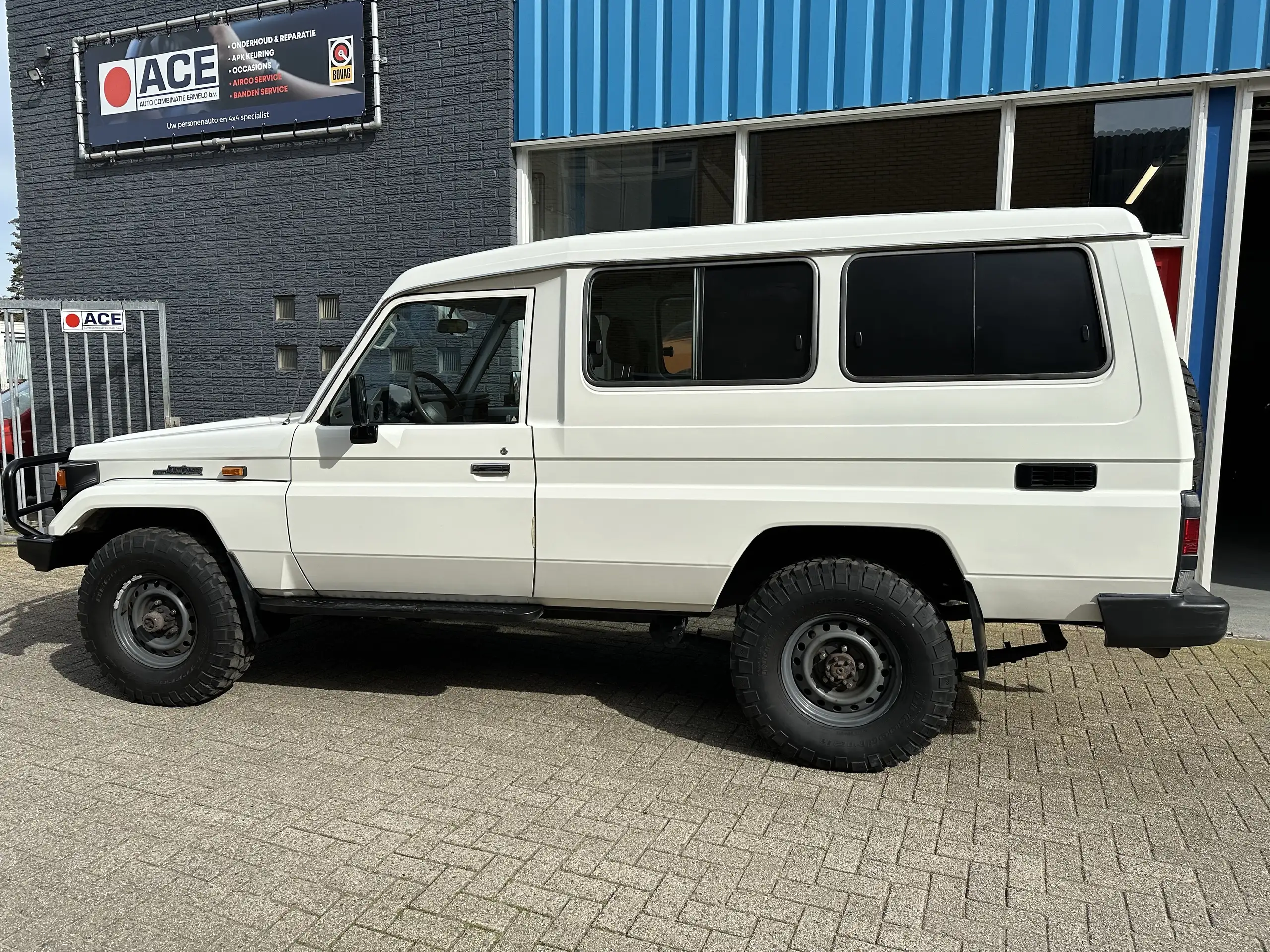 Toyota - Land Cruiser