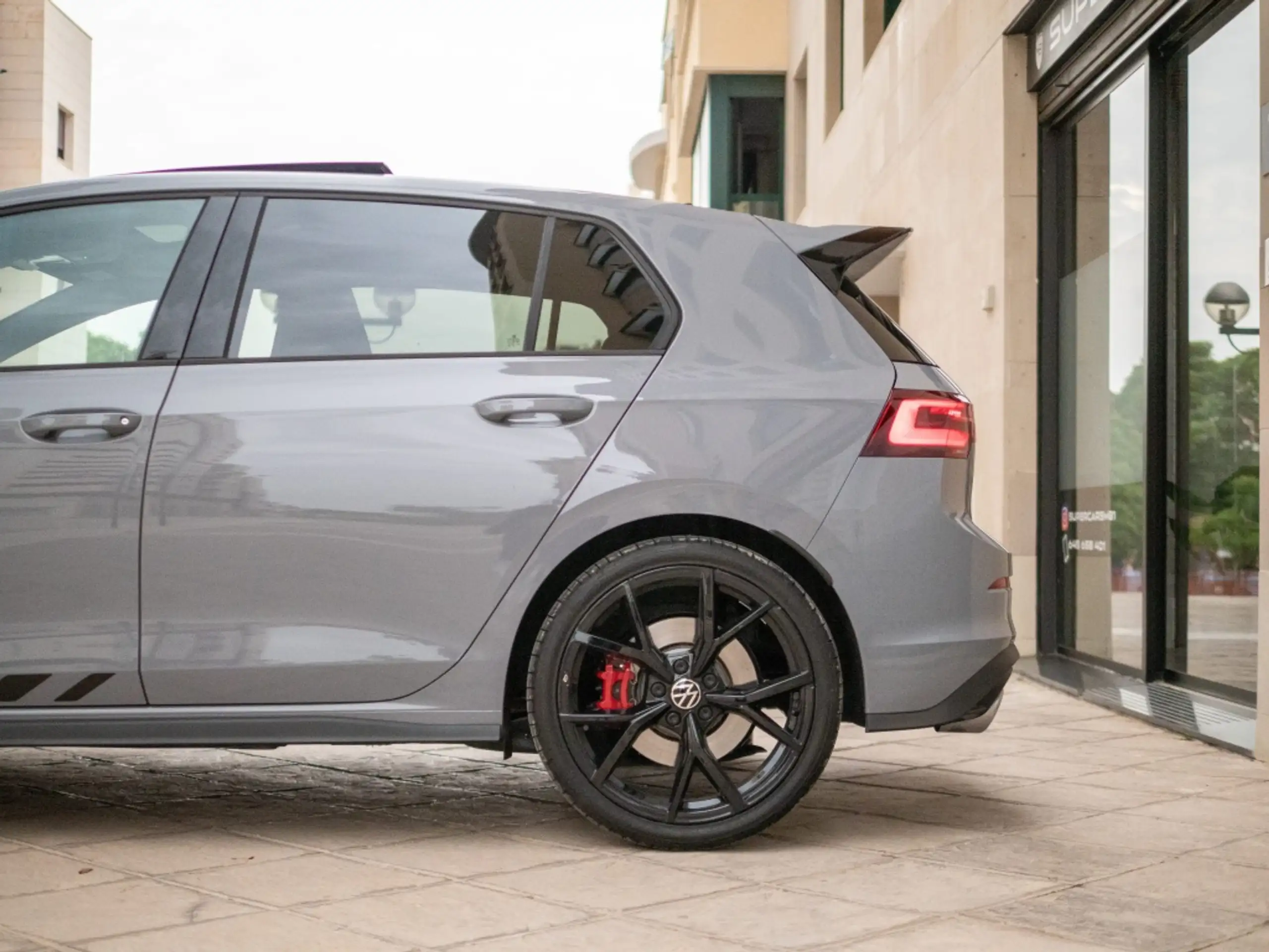 Volkswagen - Golf GTI