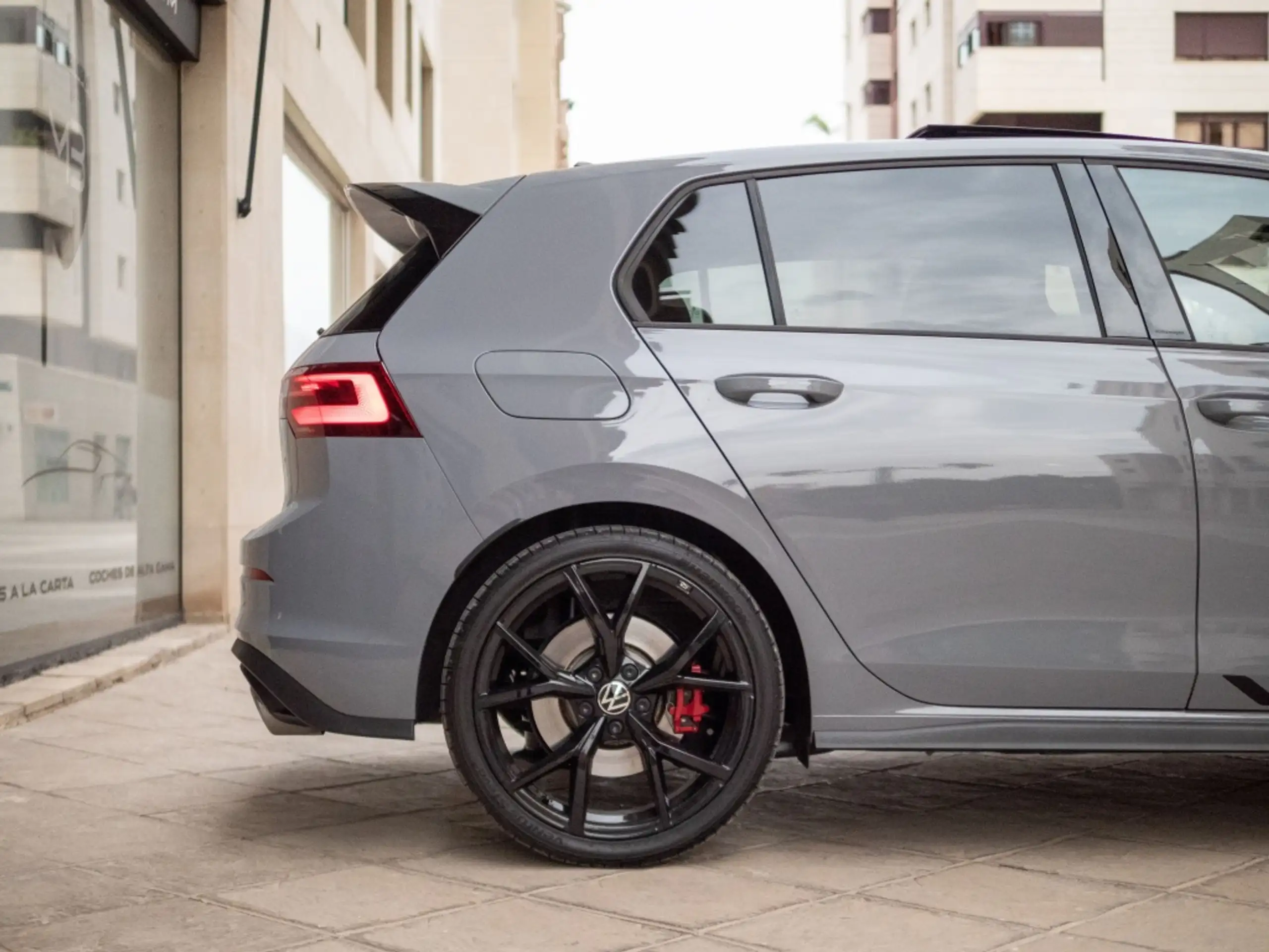 Volkswagen - Golf GTI