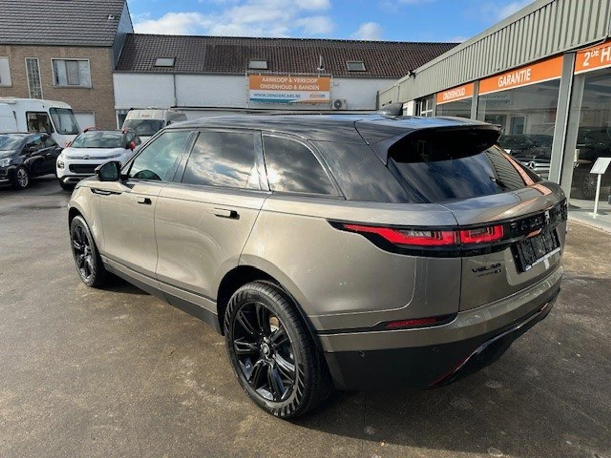 Land Rover - Range Rover Velar