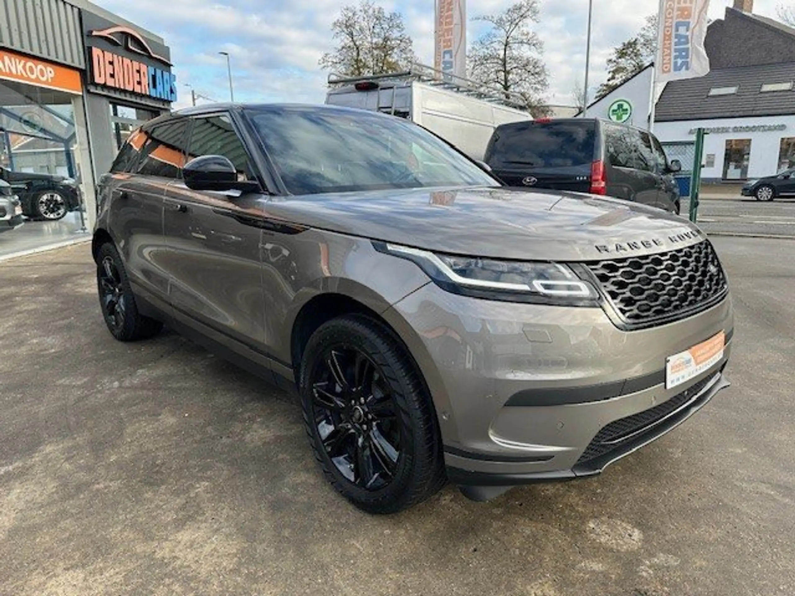 Land Rover - Range Rover Velar