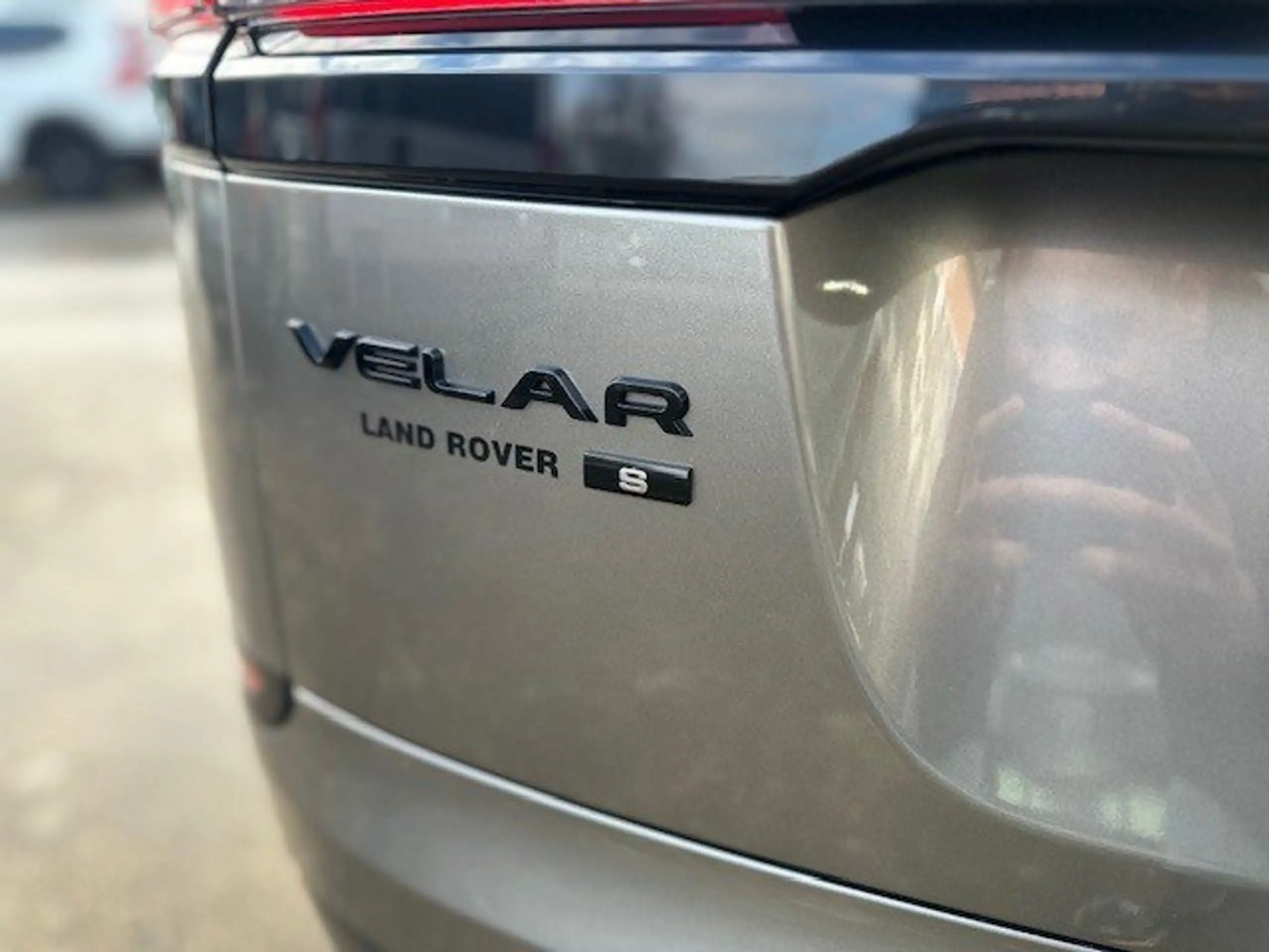 Land Rover - Range Rover Velar