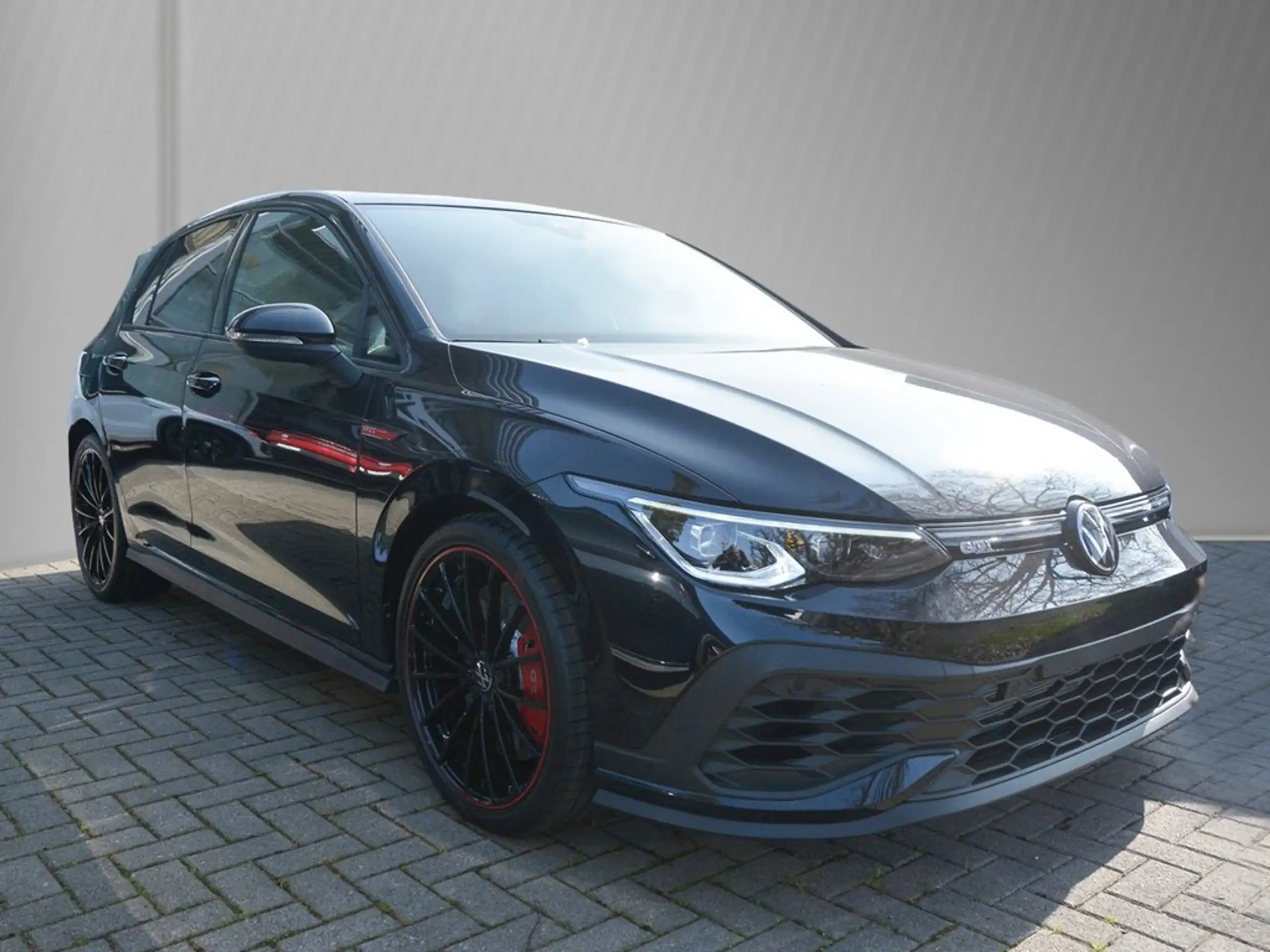 Volkswagen - Golf GTI