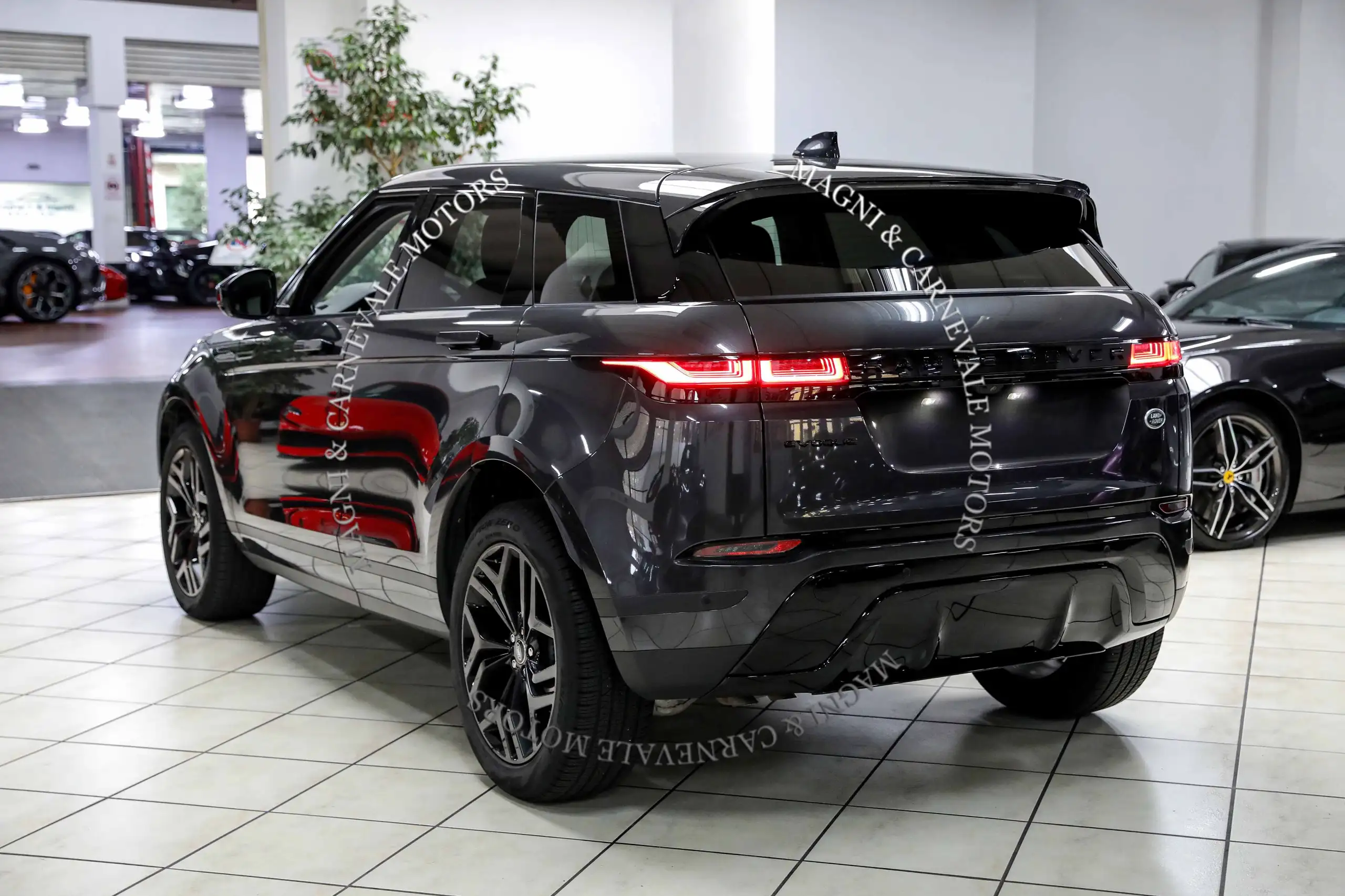 Land Rover - Range Rover Evoque