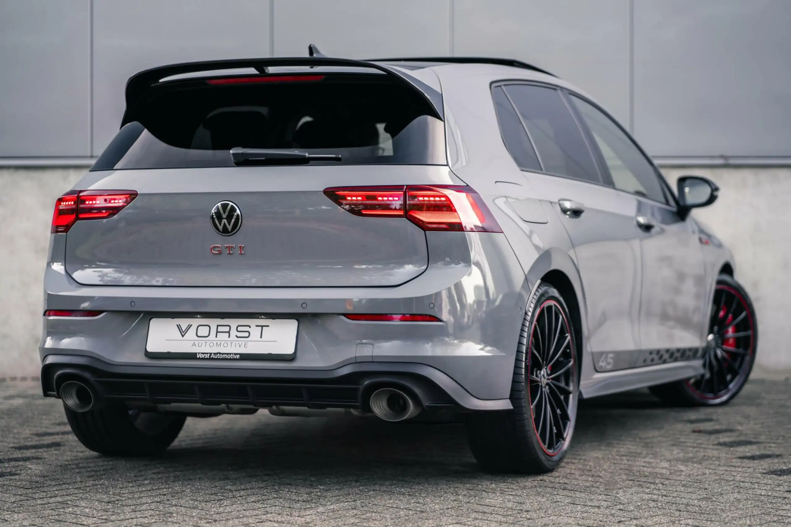 Volkswagen - Golf GTI