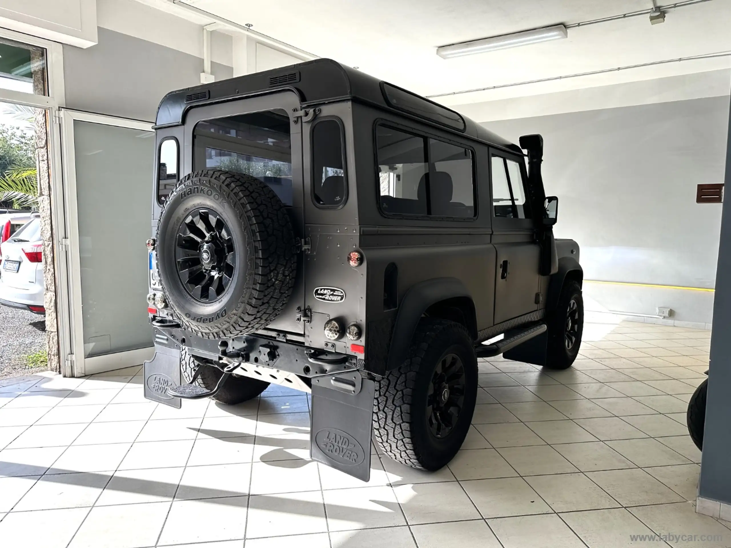 Land Rover - Defender