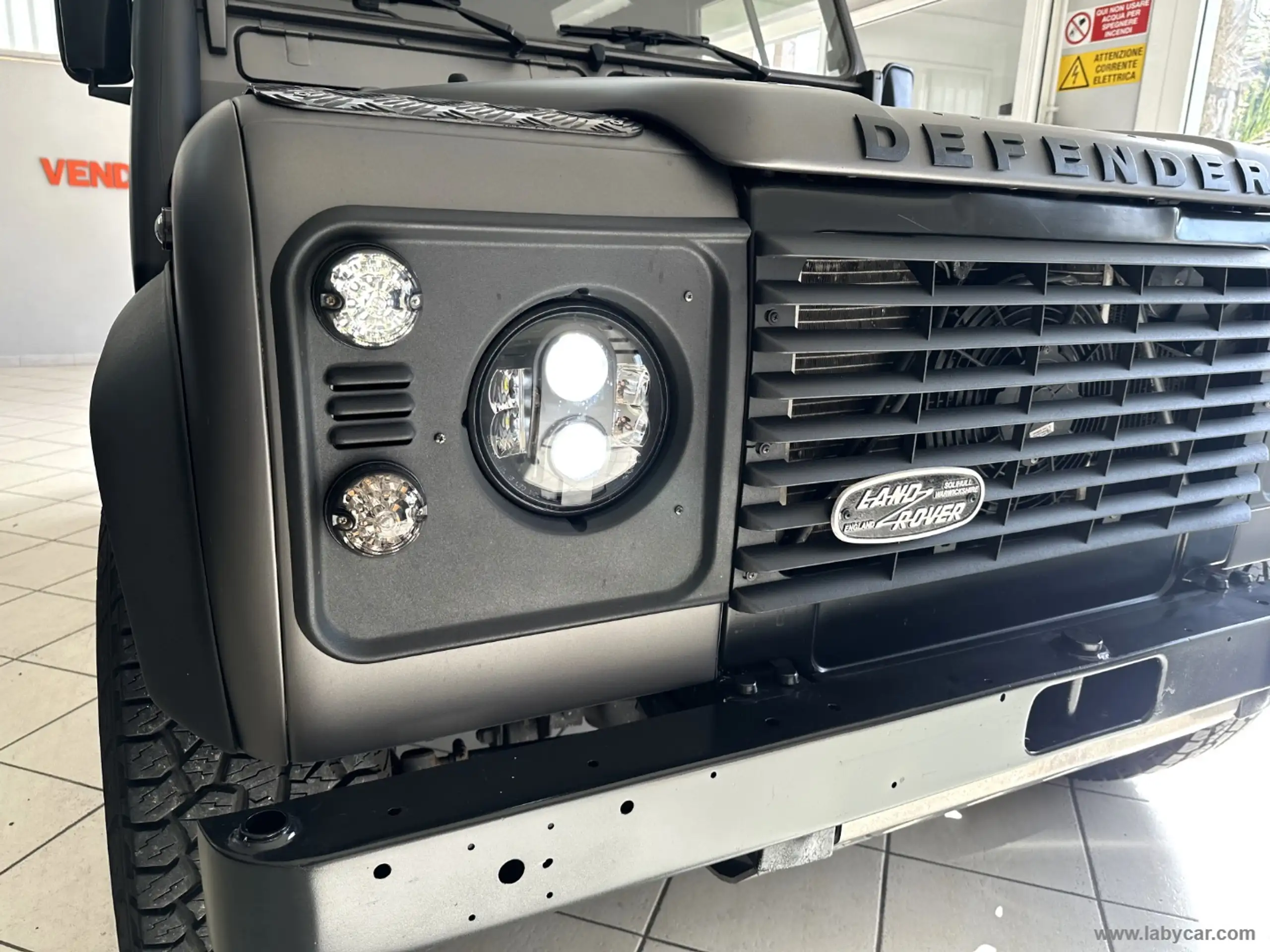 Land Rover - Defender