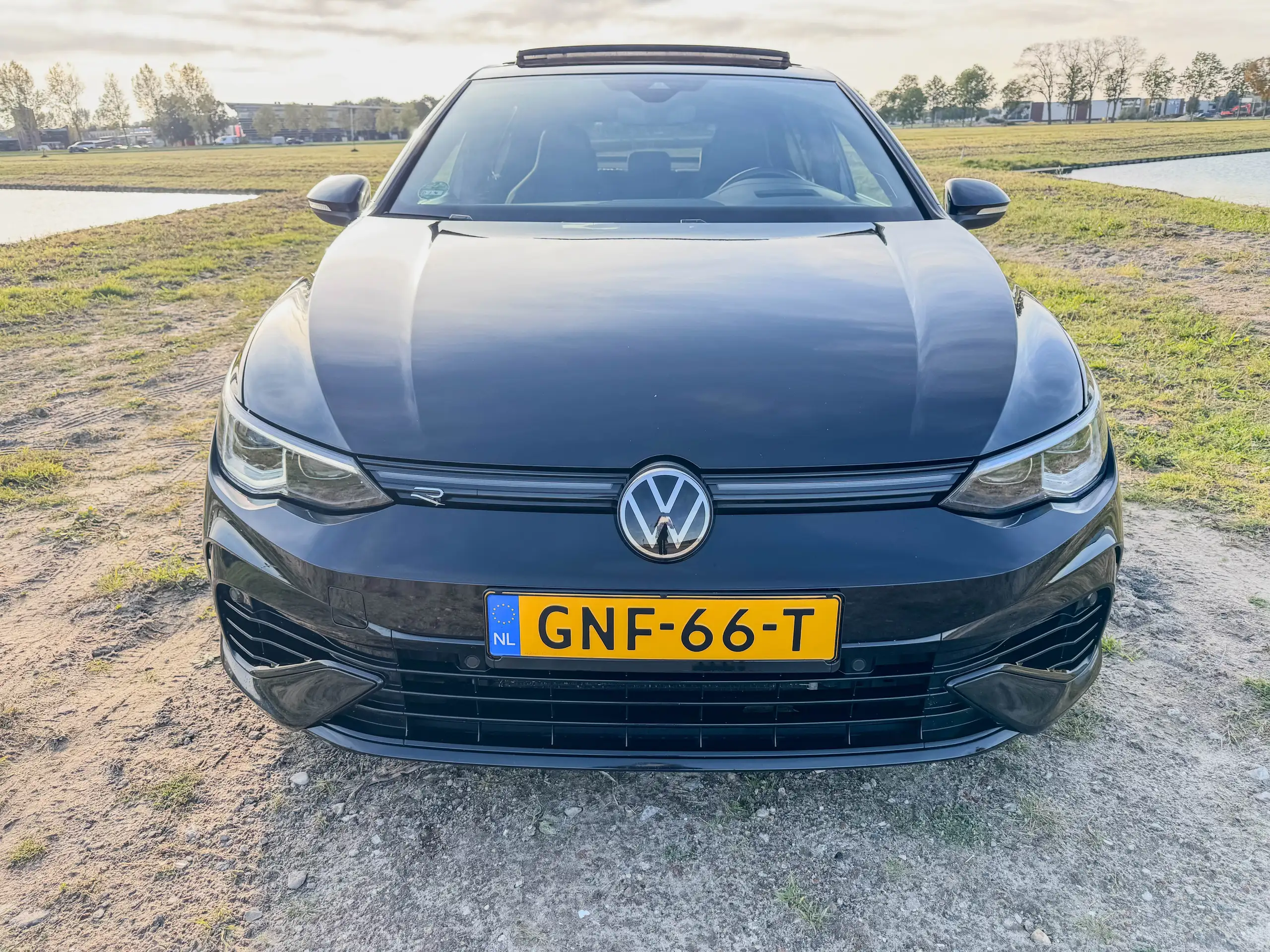 Volkswagen - Golf