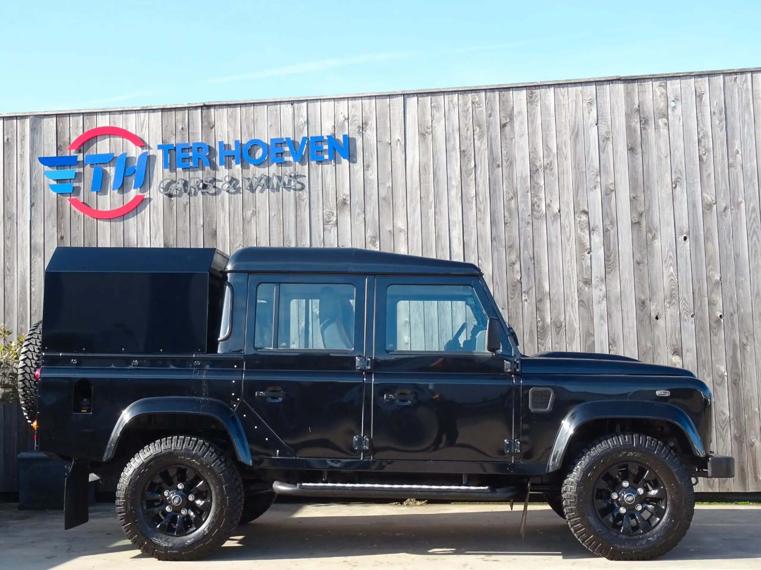 Land Rover - Defender