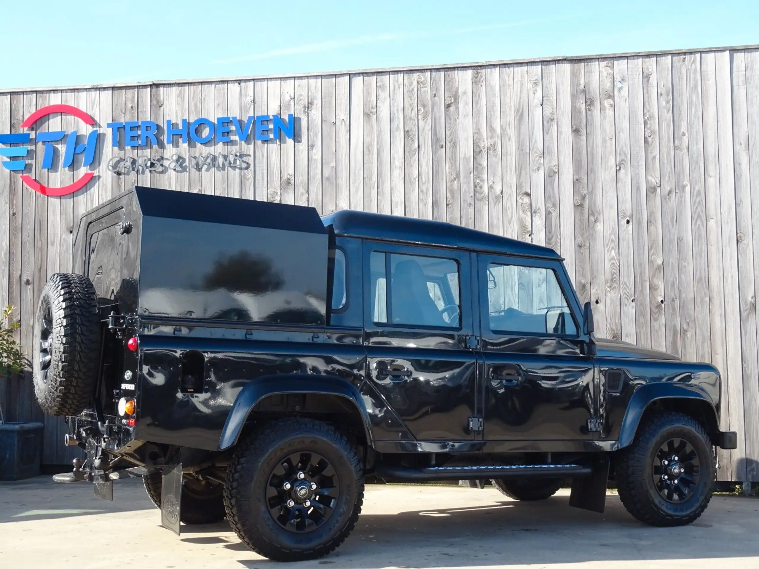 Land Rover - Defender