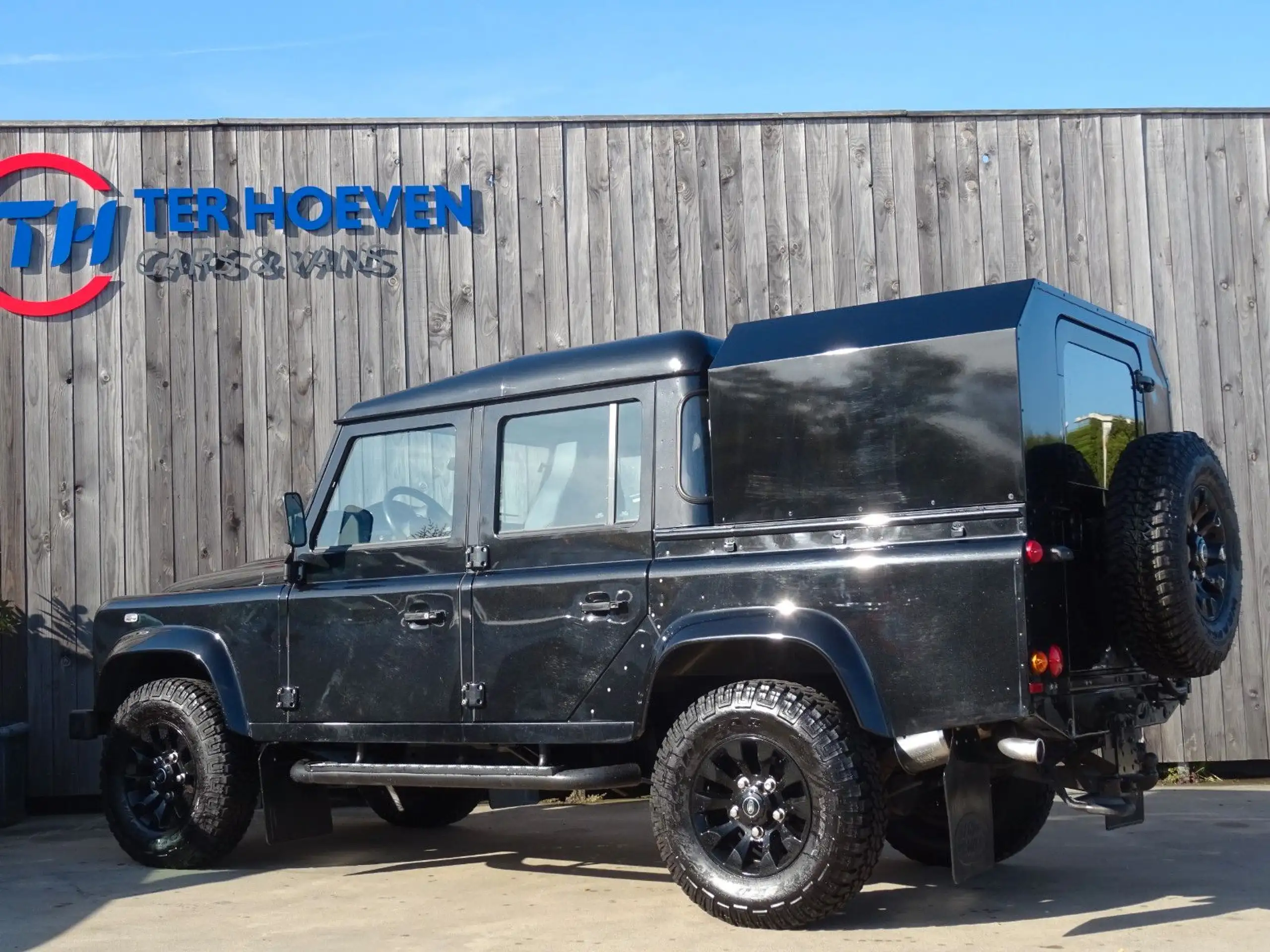 Land Rover - Defender