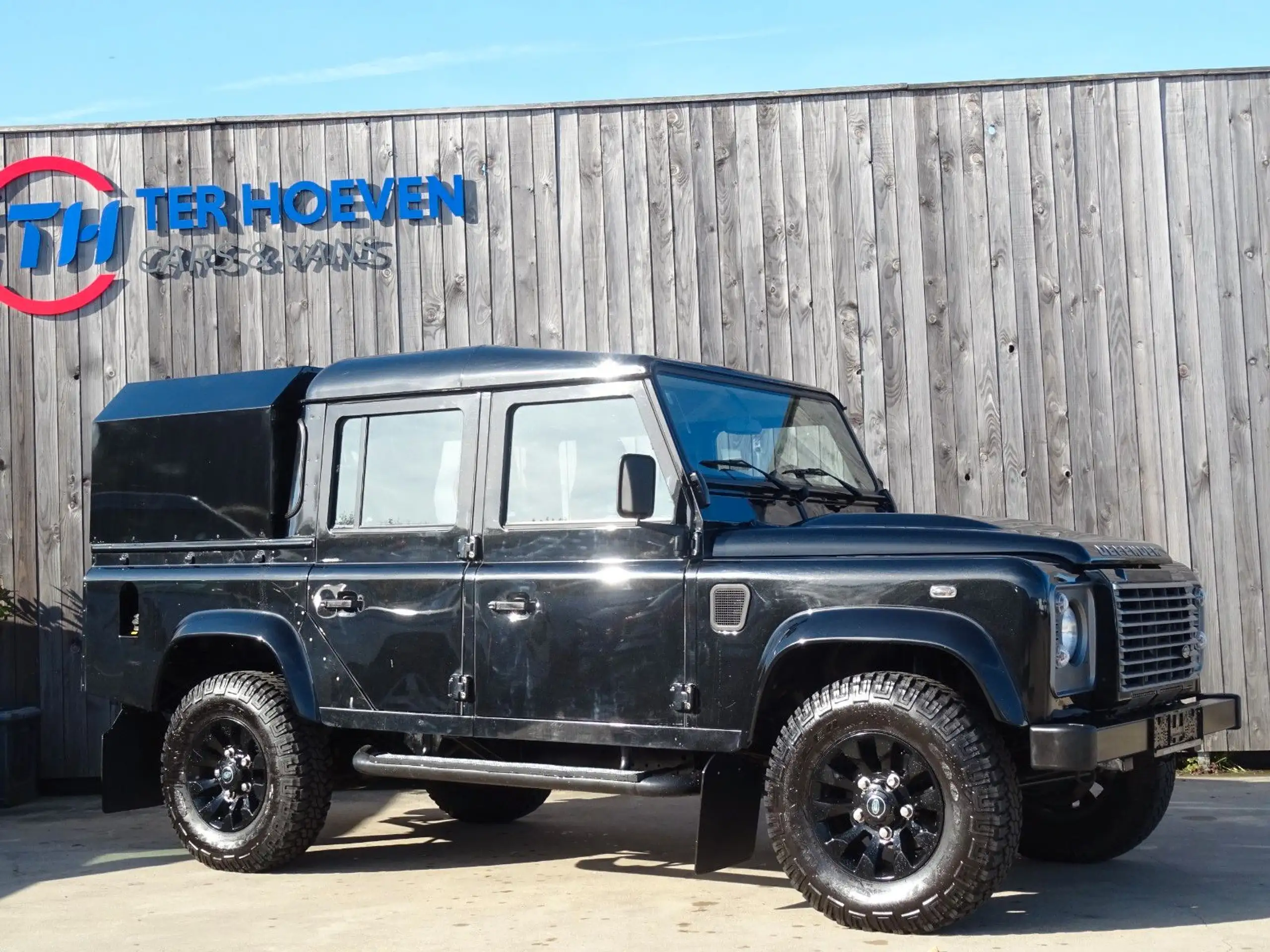 Land Rover - Defender