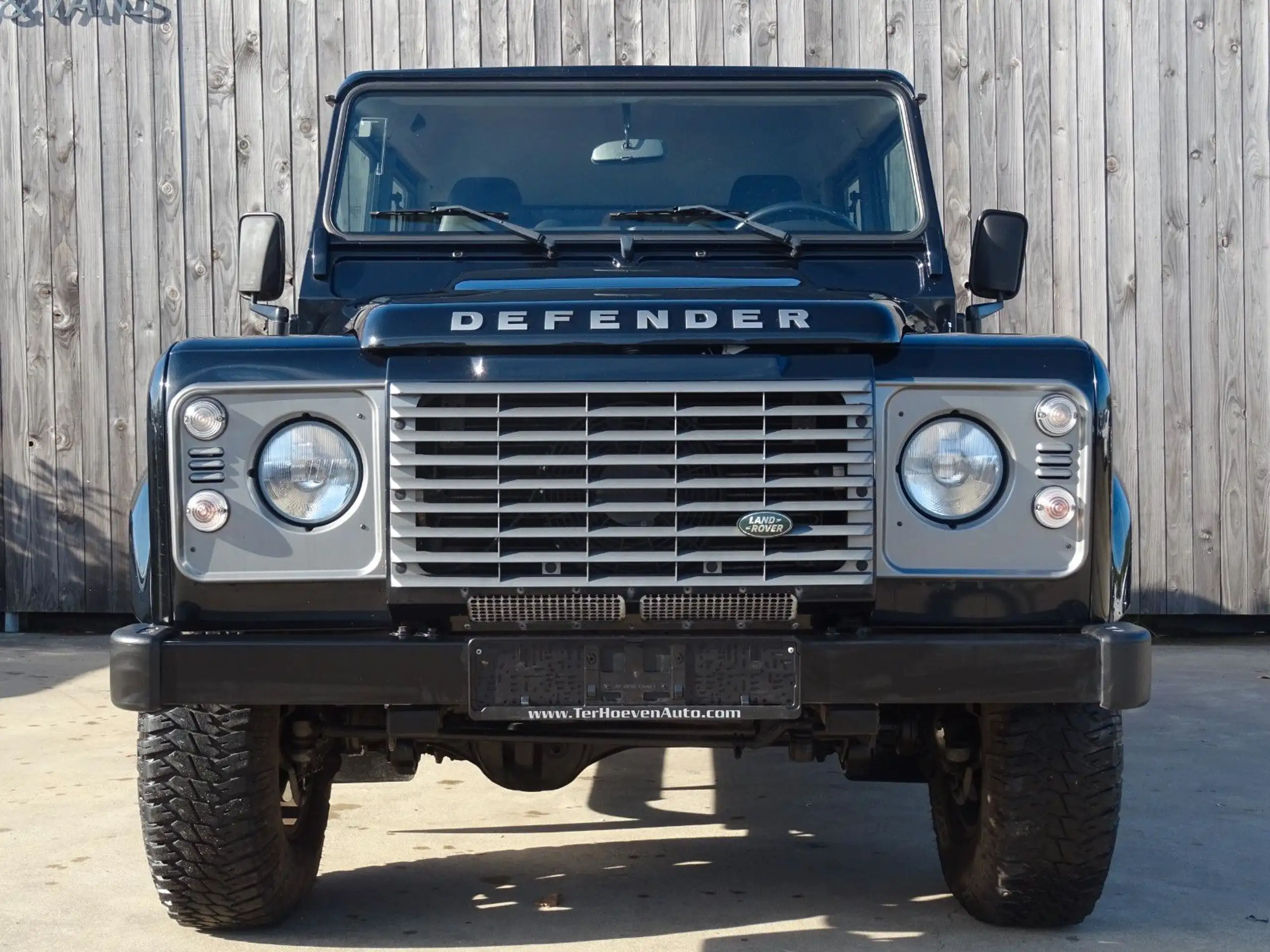 Land Rover - Defender