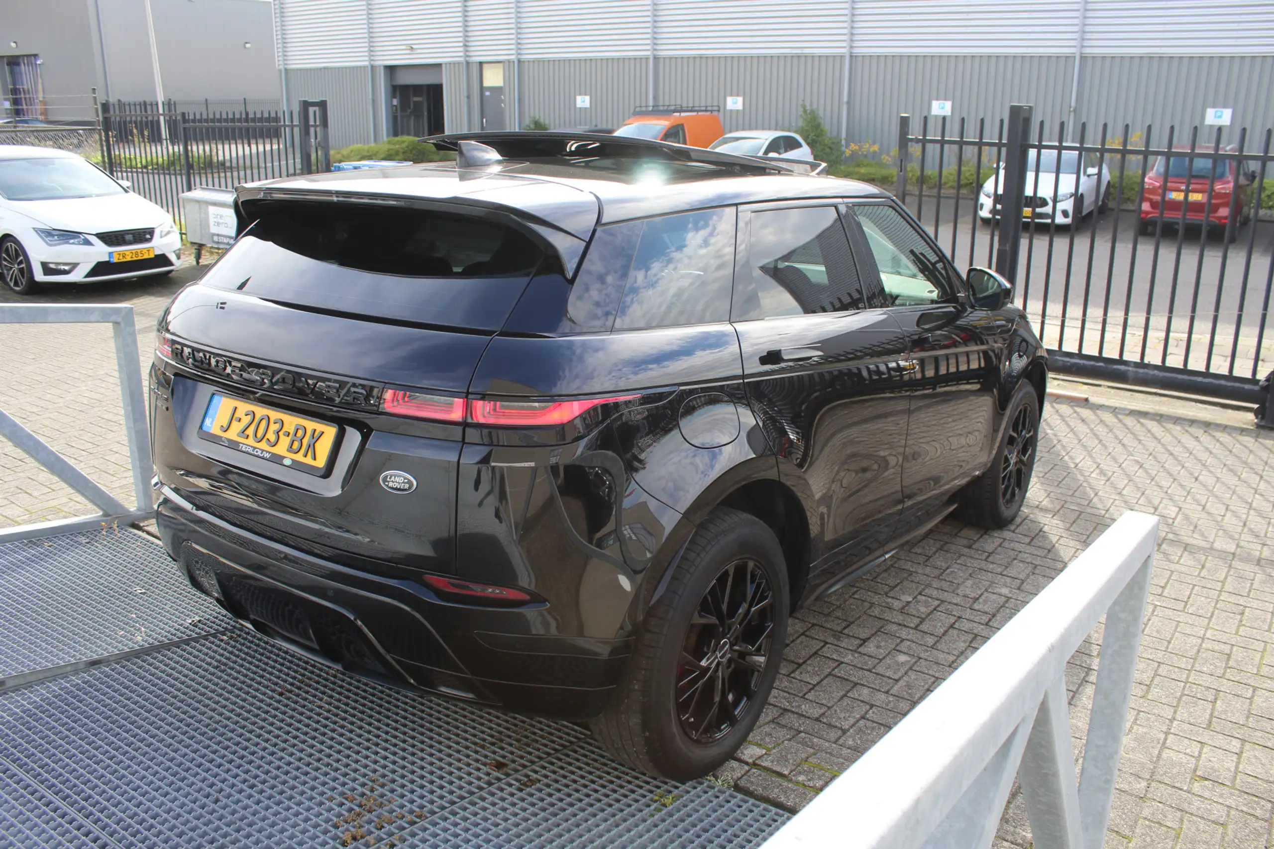 Land Rover - Range Rover Evoque