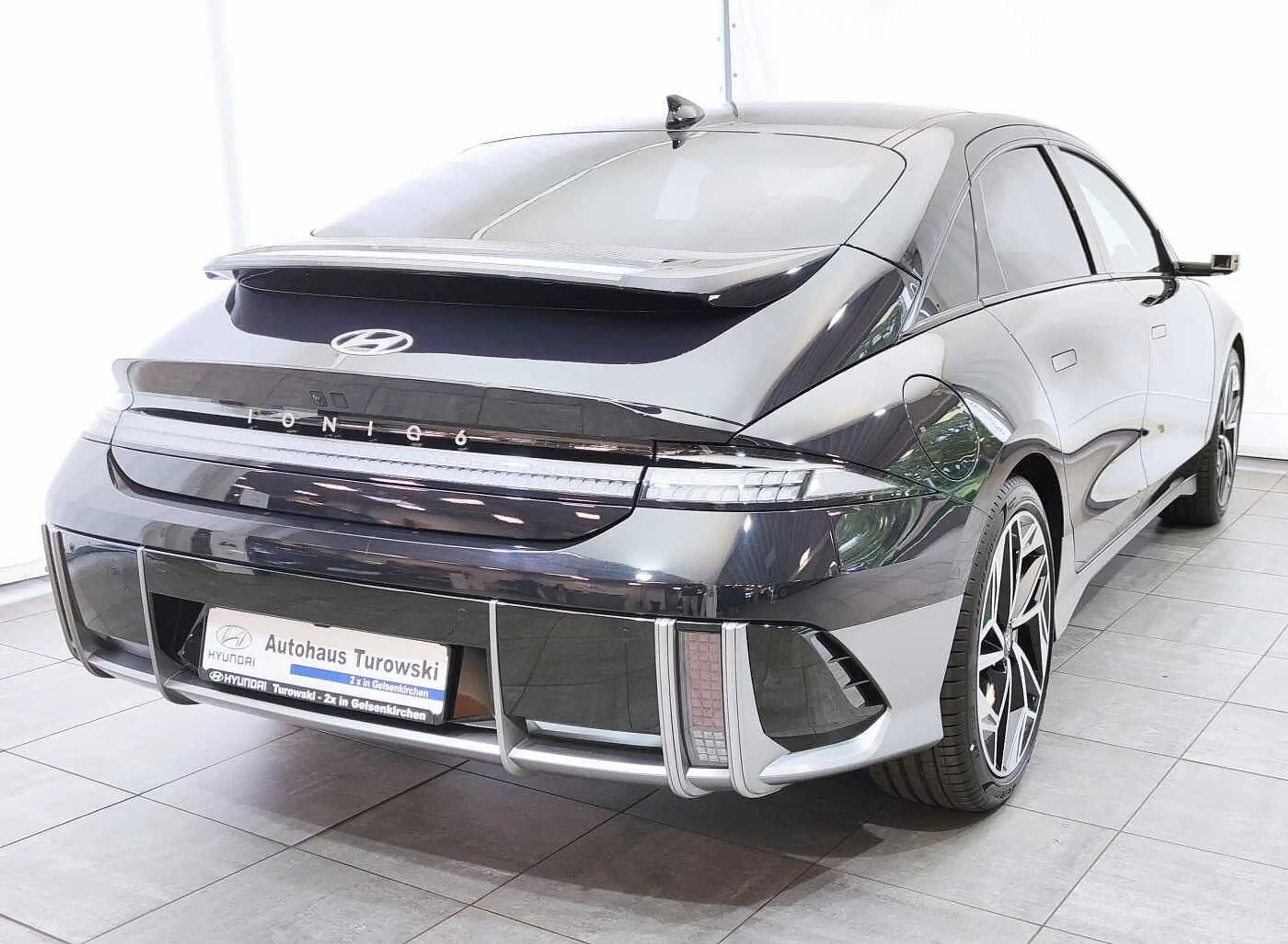 Hyundai - IONIQ 6