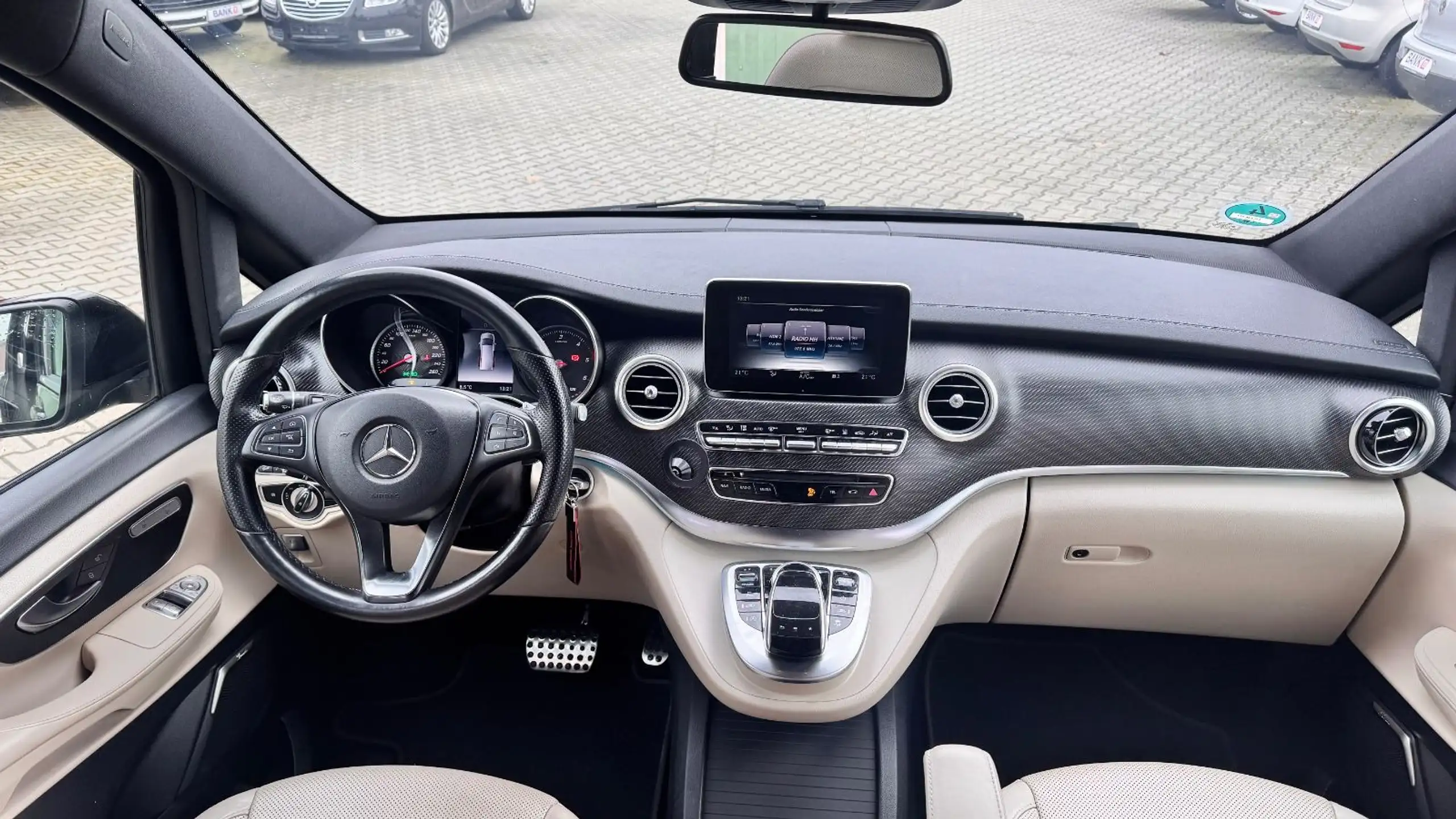 Mercedes-Benz - V 250