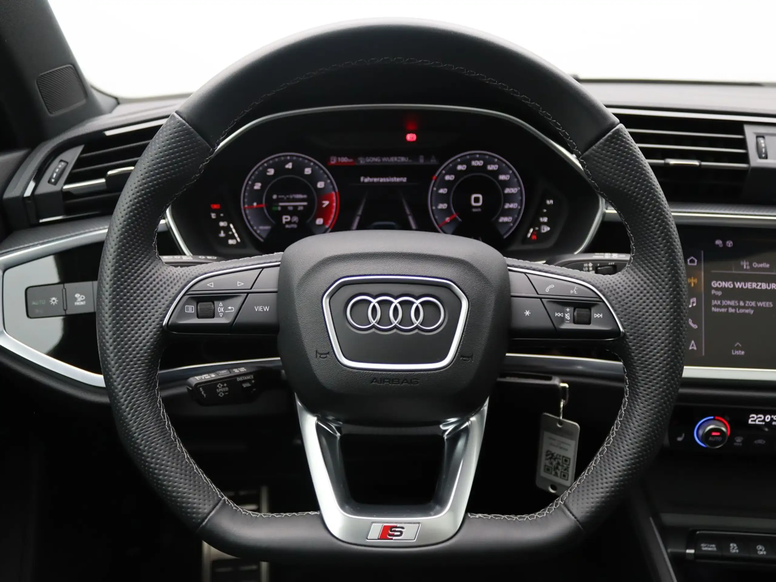 Audi - Q3