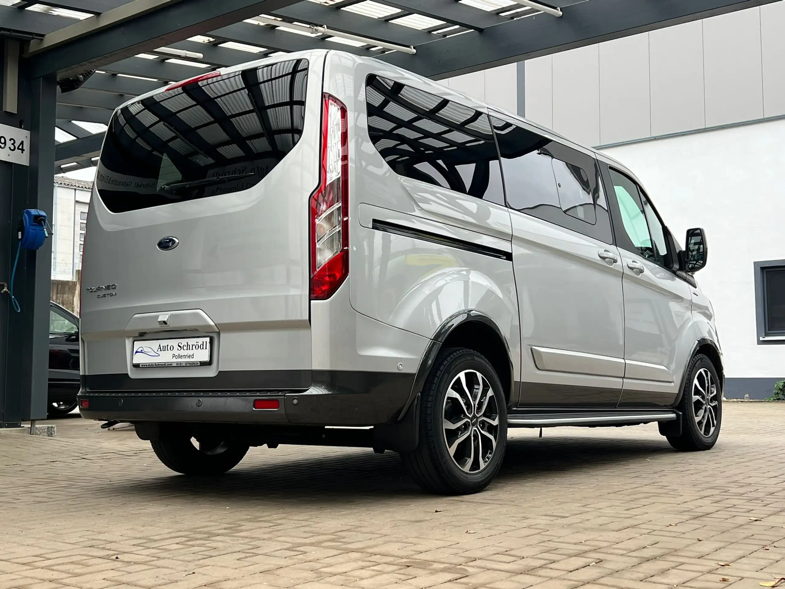 Ford - Tourneo