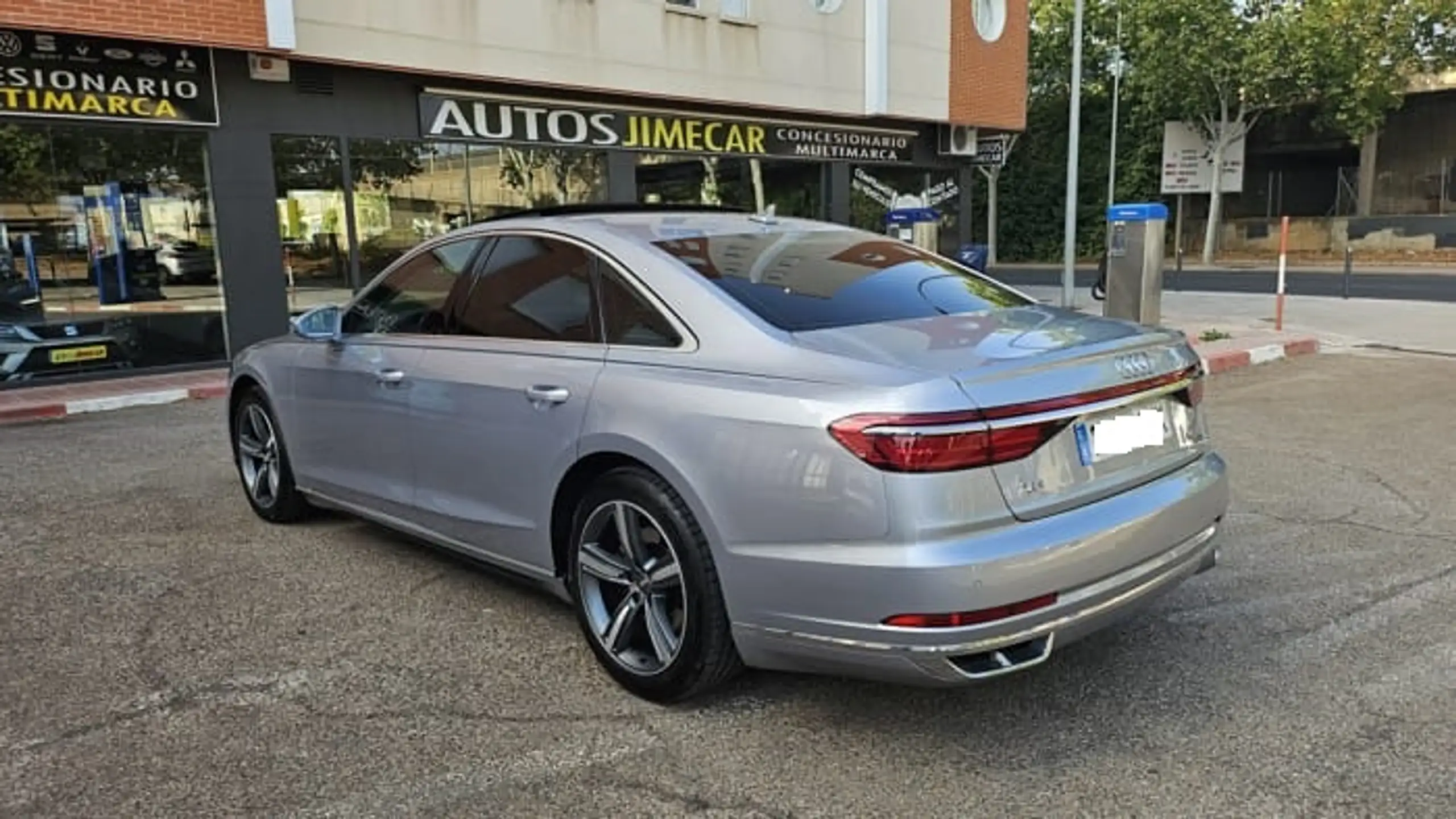 Audi - A8