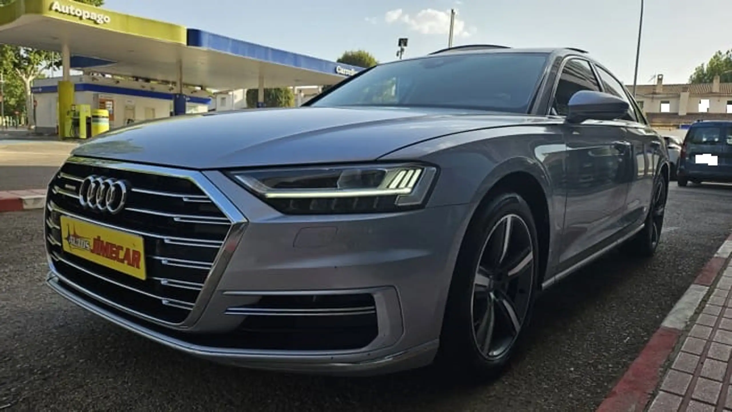 Audi - A8