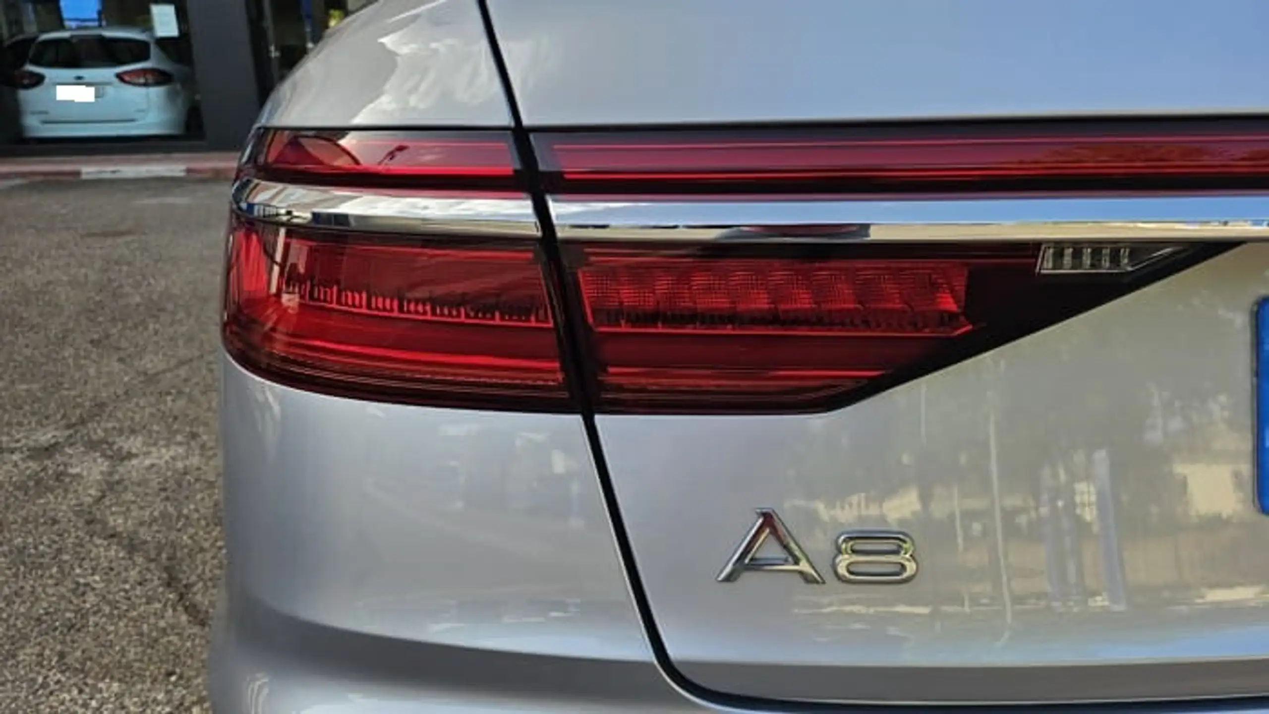 Audi - A8