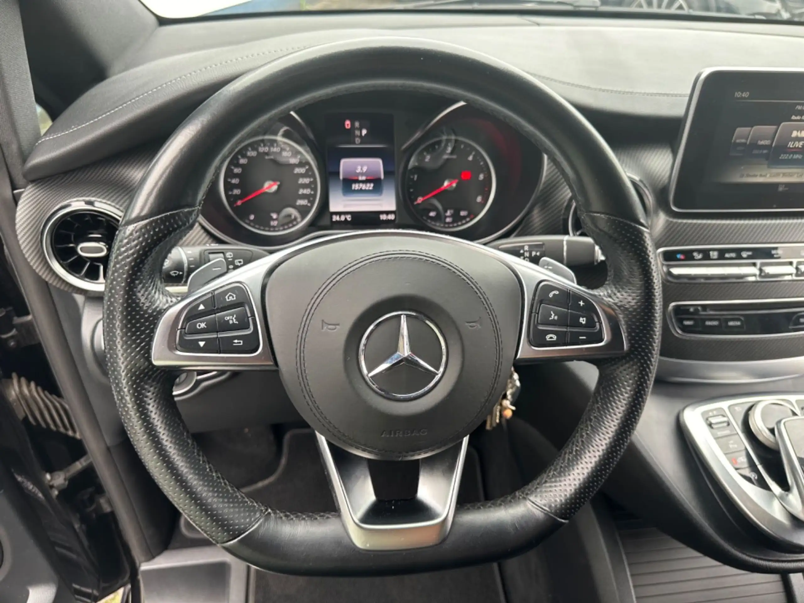 Mercedes-Benz - V 300