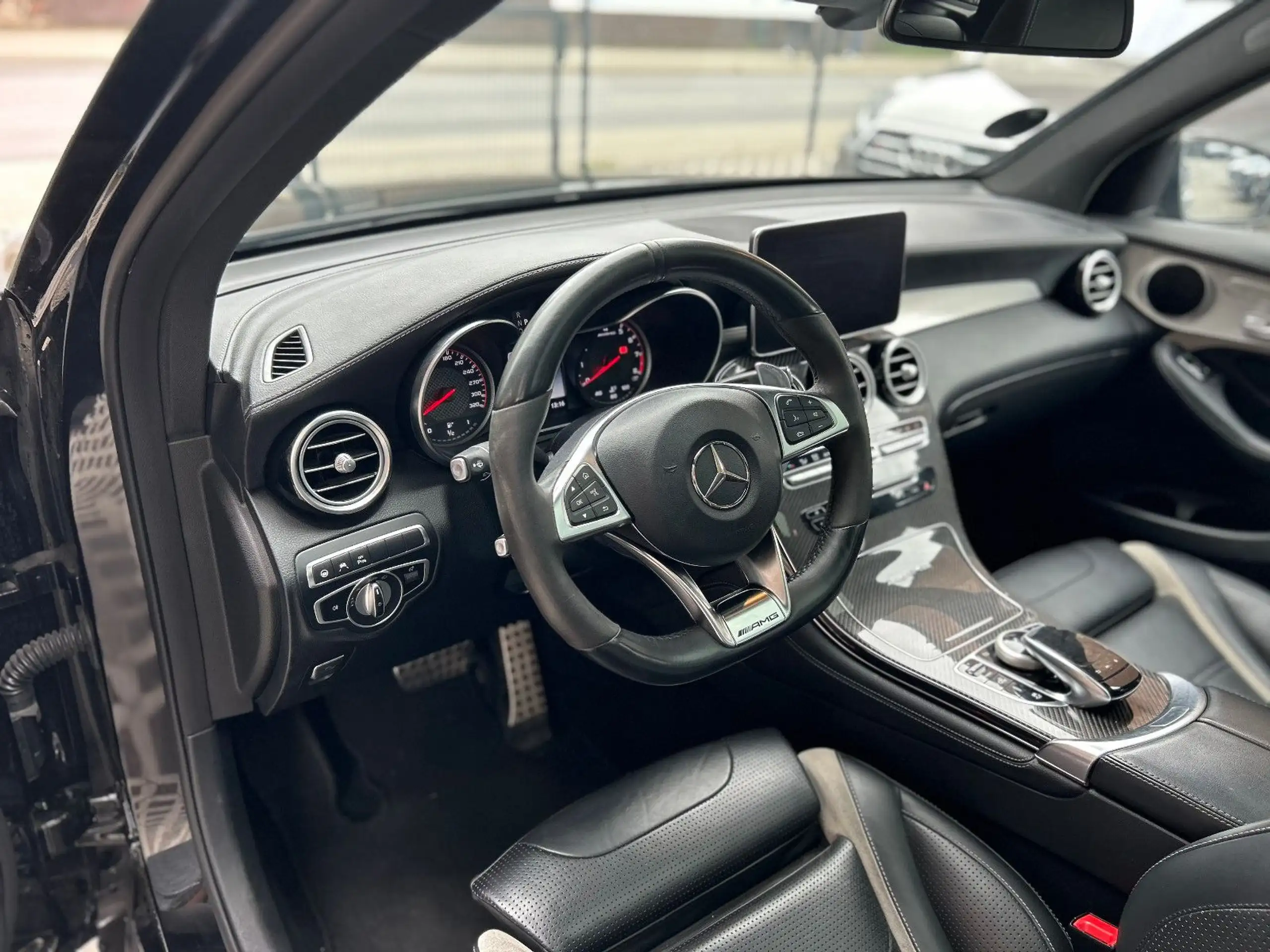 Mercedes-Benz - GLC 63 AMG