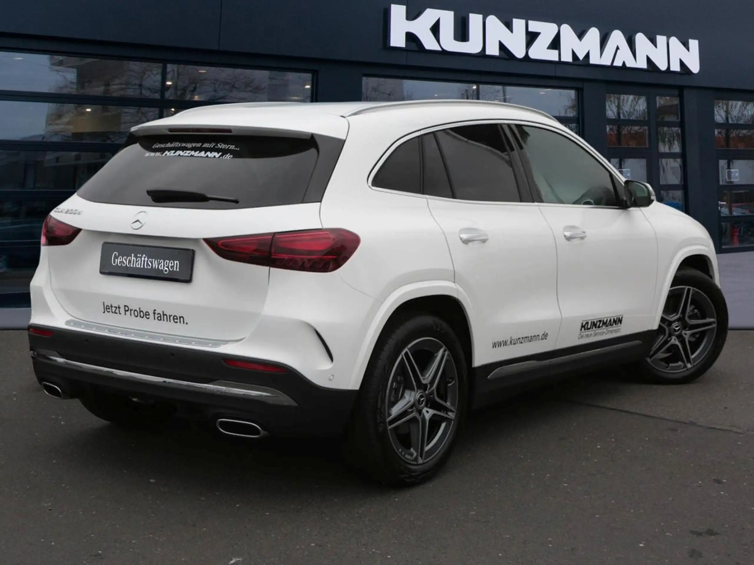 Mercedes-Benz - GLA 200