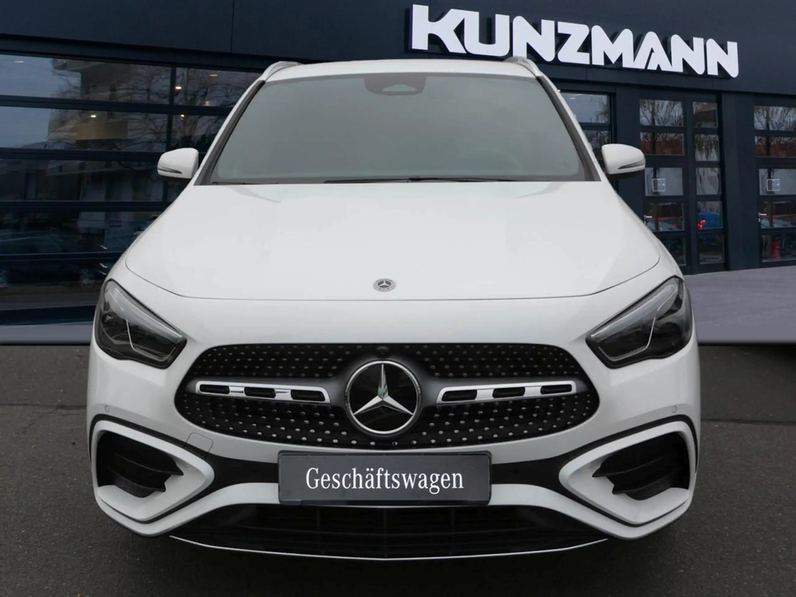 Mercedes-Benz - GLA 200