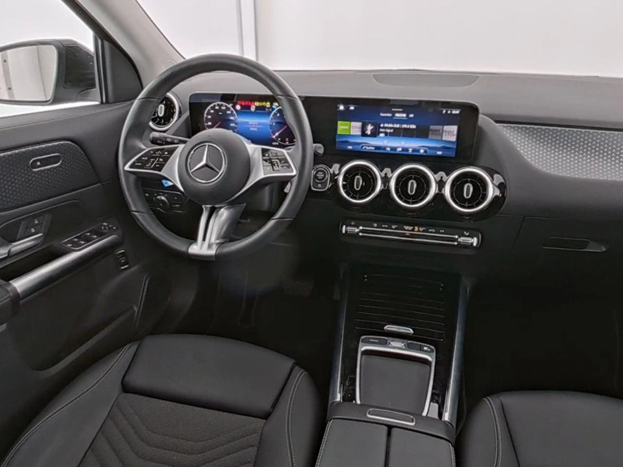 Mercedes-Benz - GLA 200