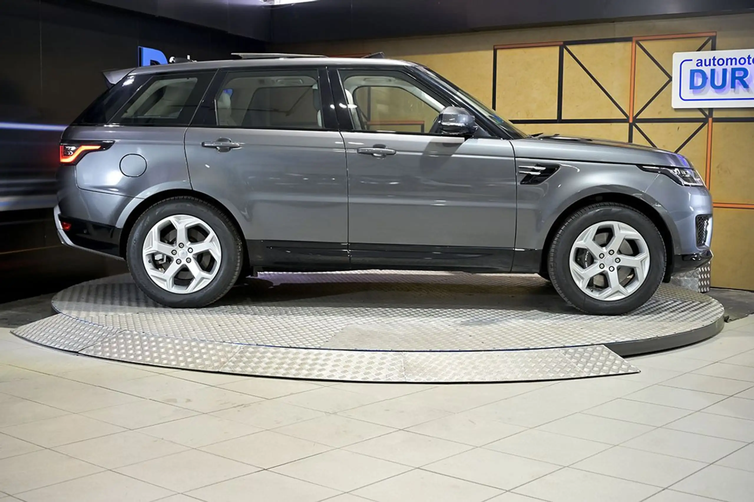 Land Rover - Range Rover Sport