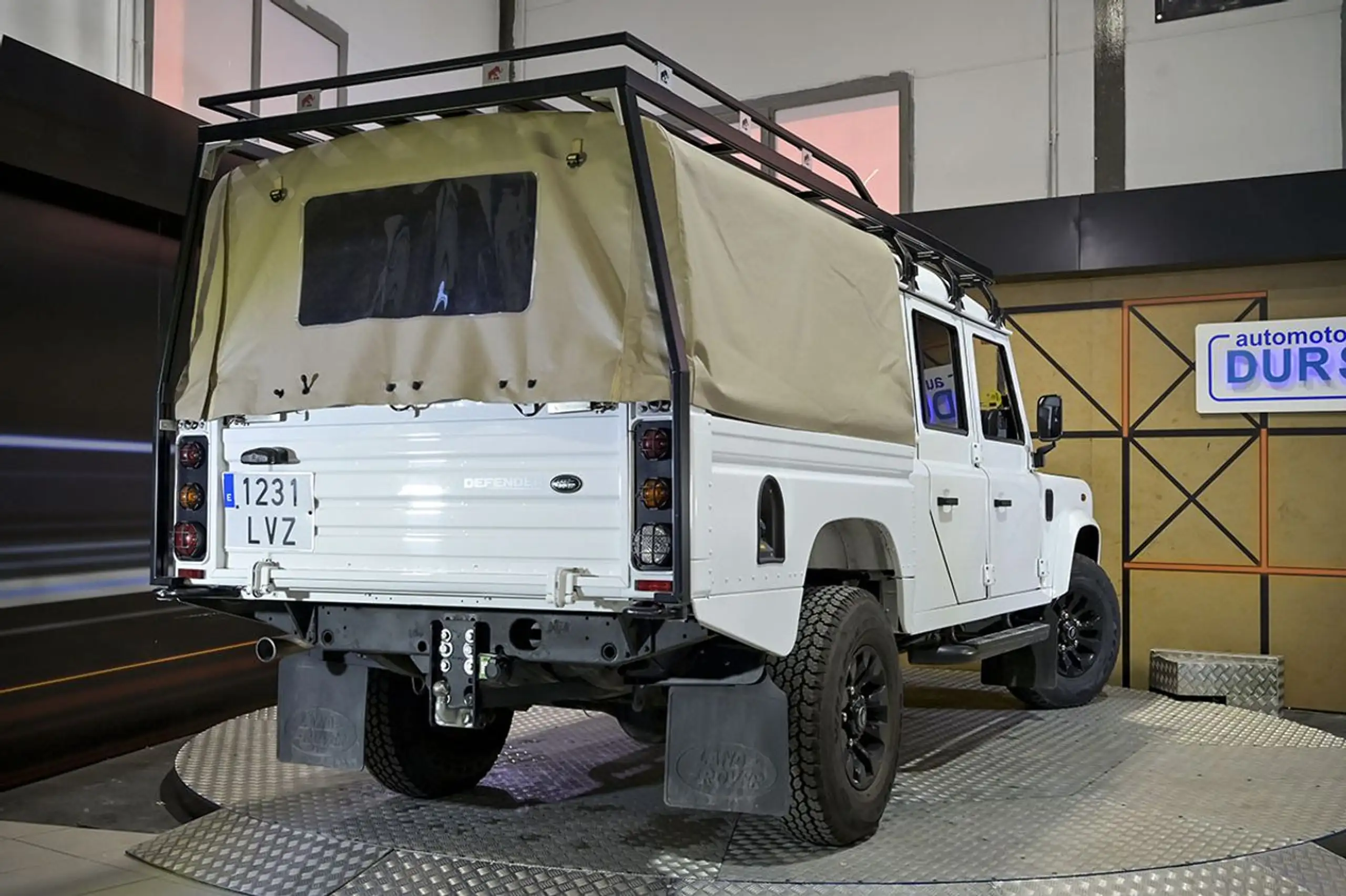 Land Rover - Defender